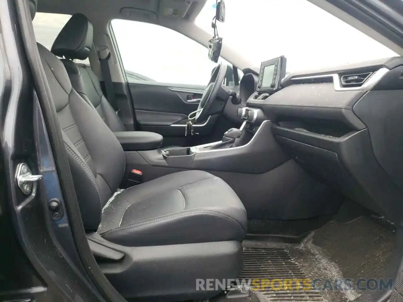 5 Photograph of a damaged car 2T3A1RFV3KC019263 TOYOTA RAV4 2019