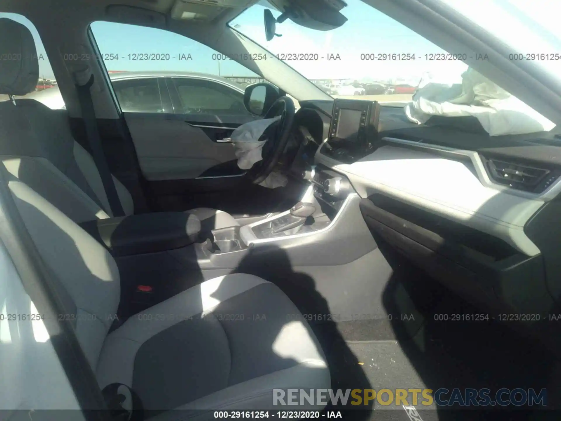 5 Photograph of a damaged car 2T3A1RFV3KC035981 TOYOTA RAV4 2019