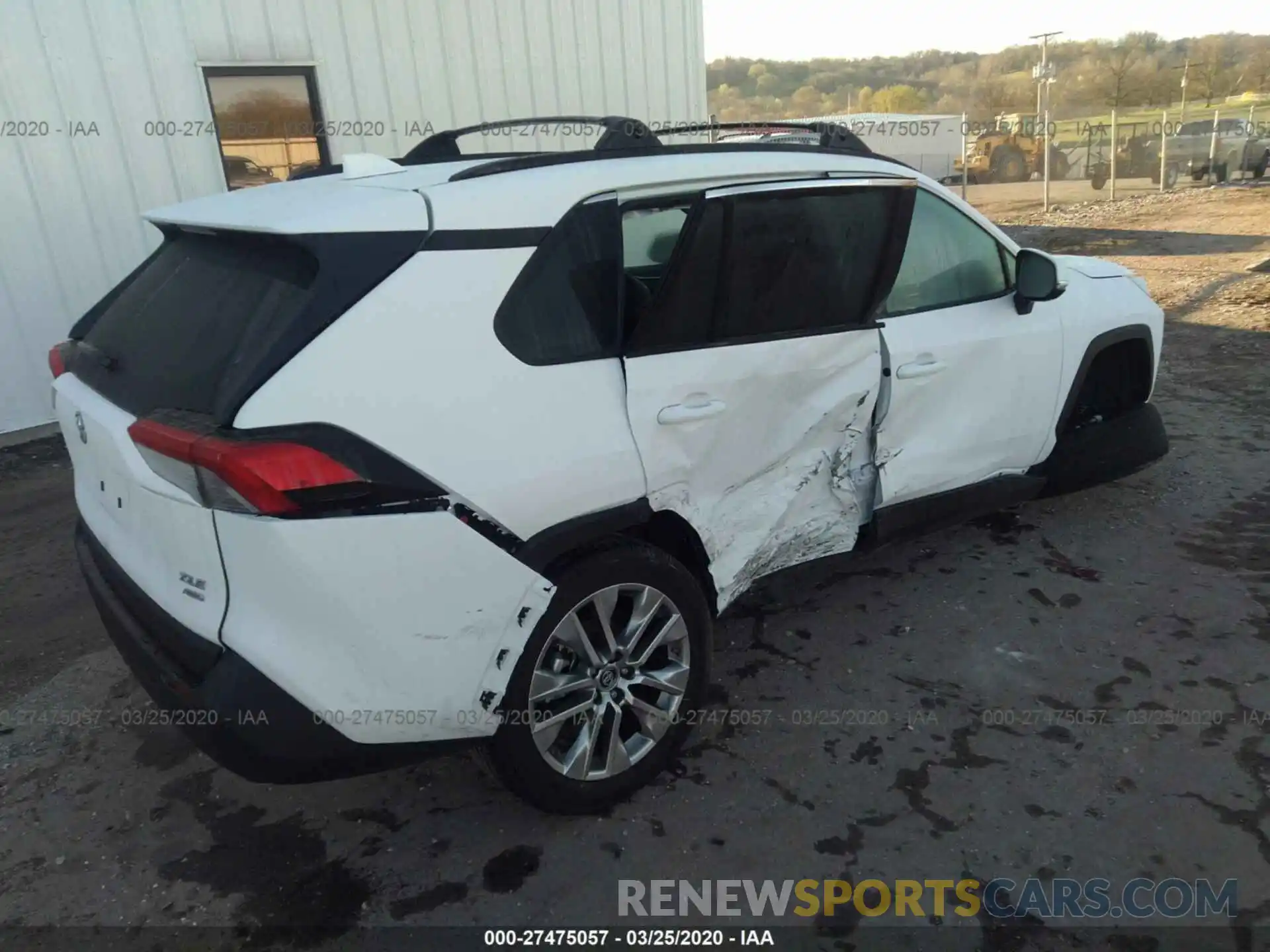 4 Photograph of a damaged car 2T3A1RFV3KW046185 TOYOTA RAV4 2019