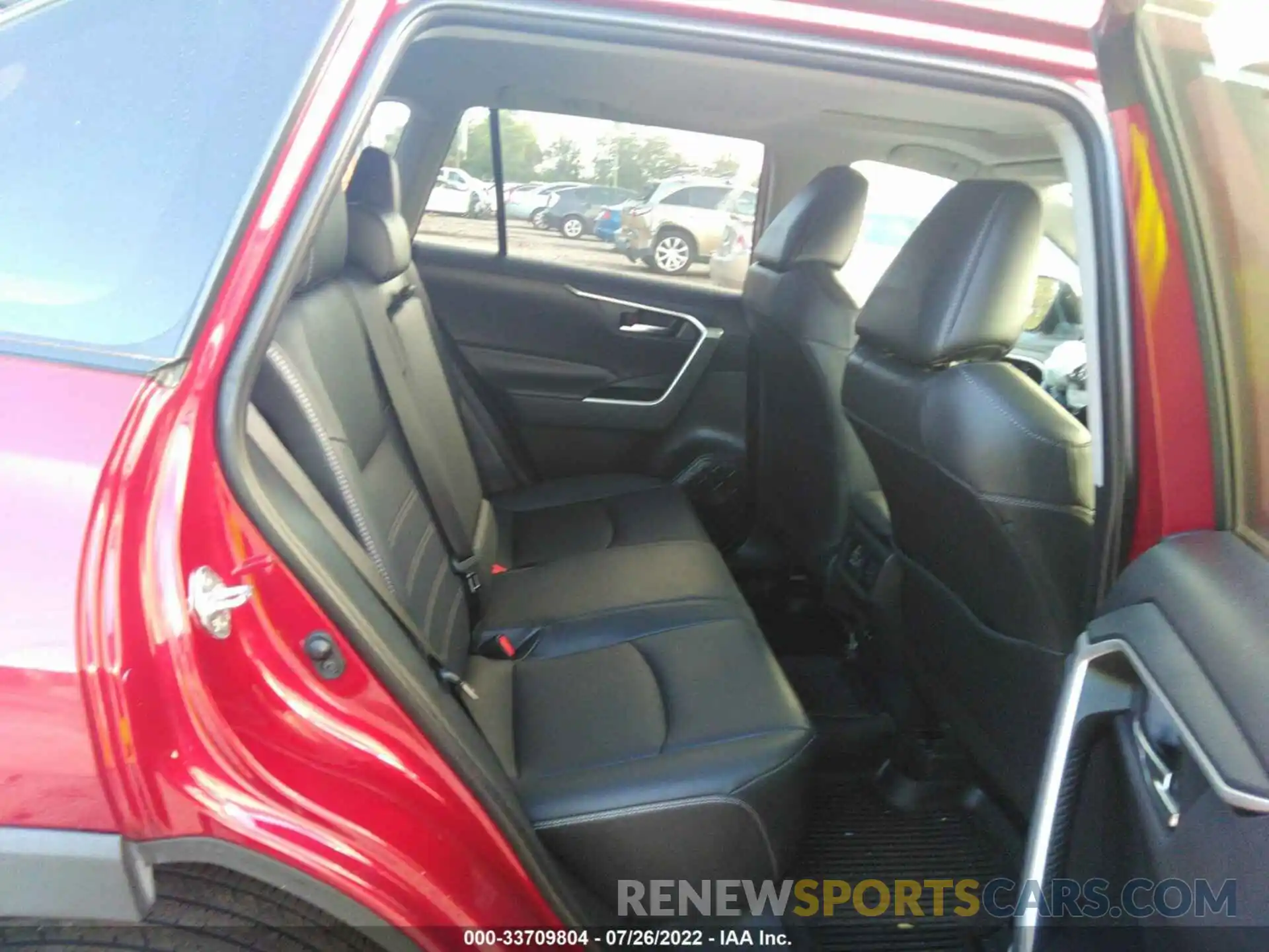 8 Photograph of a damaged car 2T3A1RFV3KW064346 TOYOTA RAV4 2019