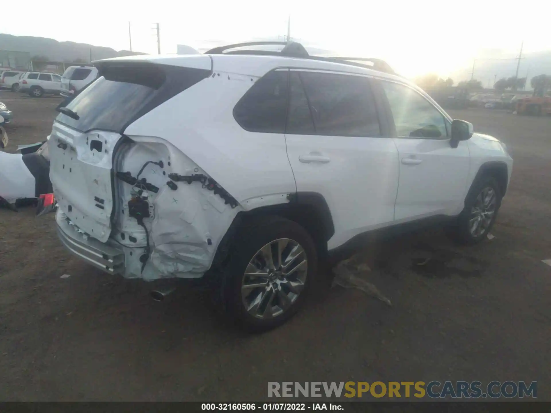 4 Photograph of a damaged car 2T3A1RFV3KW081017 TOYOTA RAV4 2019