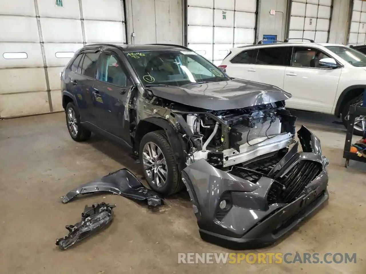 1 Photograph of a damaged car 2T3A1RFV3KW083107 TOYOTA RAV4 2019