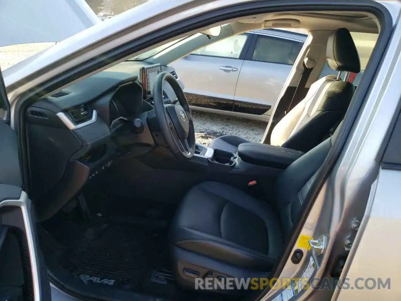 7 Photograph of a damaged car 2T3A1RFV4KC054085 TOYOTA RAV4 2019