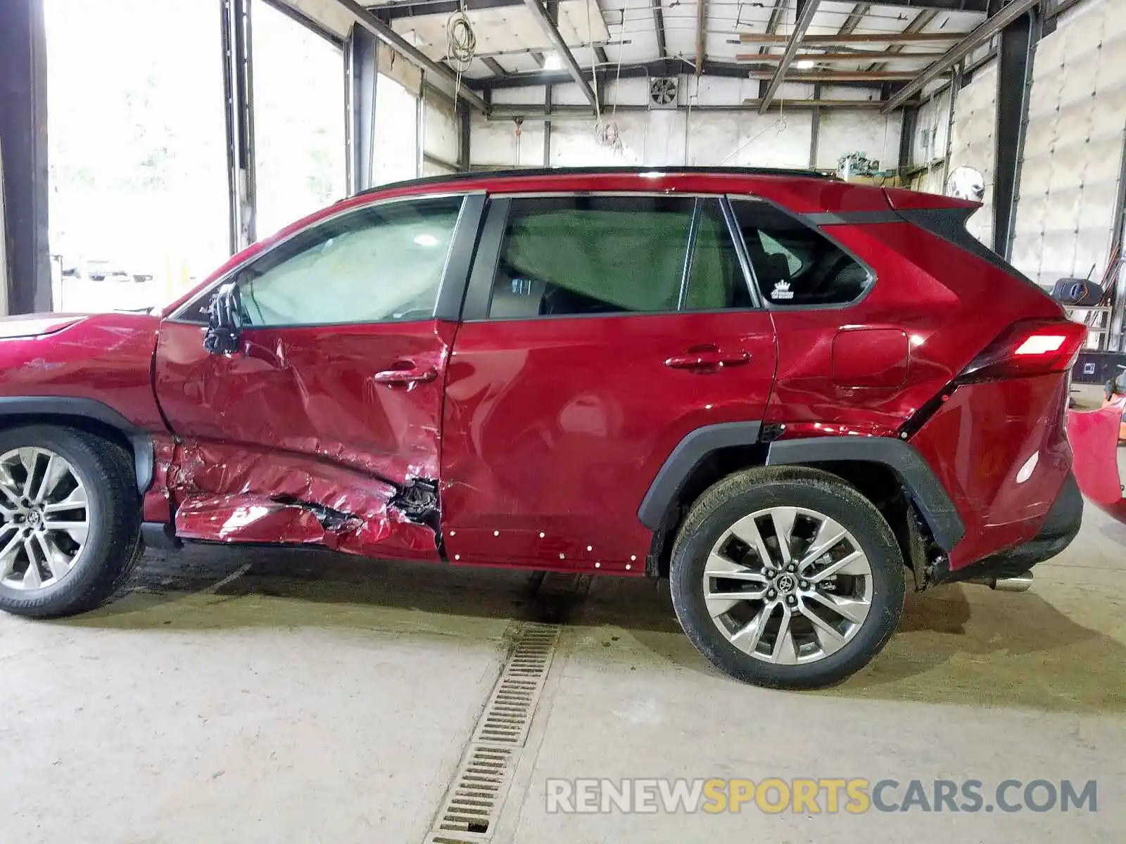 9 Photograph of a damaged car 2T3A1RFV5KC028899 TOYOTA RAV4 2019