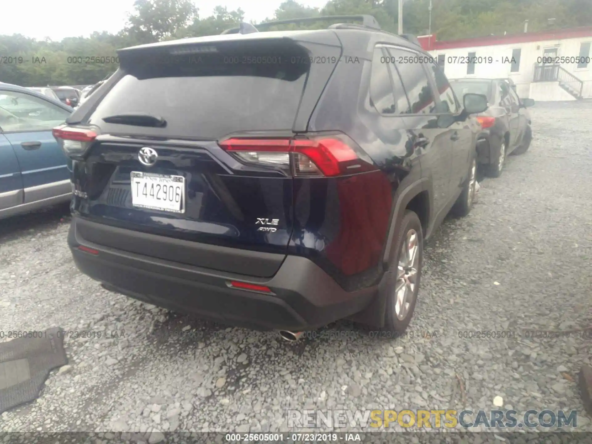 4 Photograph of a damaged car 2T3A1RFV5KW046642 TOYOTA RAV4 2019