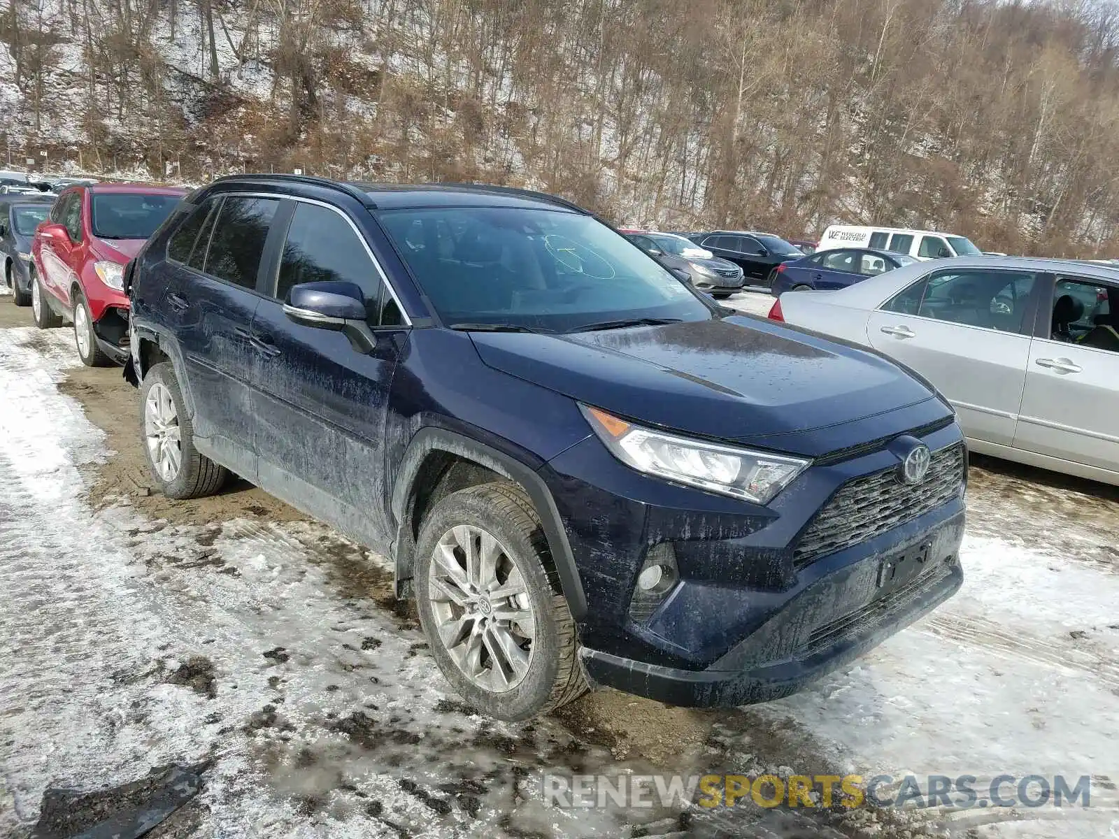 1 Photograph of a damaged car 2T3A1RFV5KW062128 TOYOTA RAV4 2019