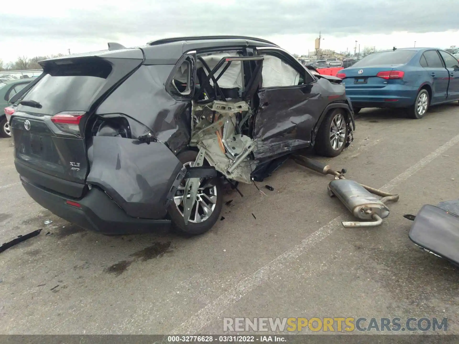 4 Photograph of a damaged car 2T3A1RFV5KW071220 TOYOTA RAV4 2019