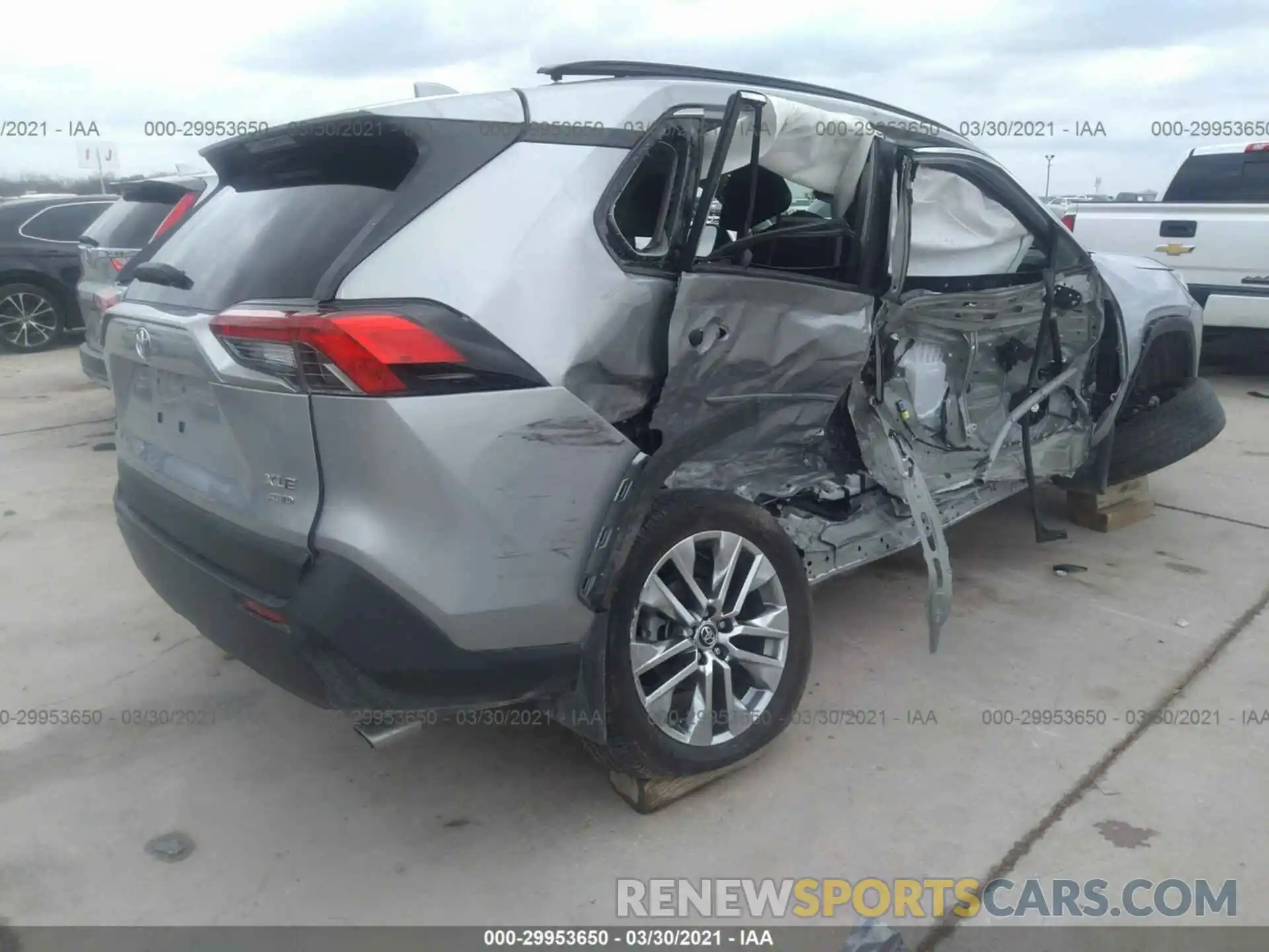 4 Photograph of a damaged car 2T3A1RFV5KW073274 TOYOTA RAV4 2019