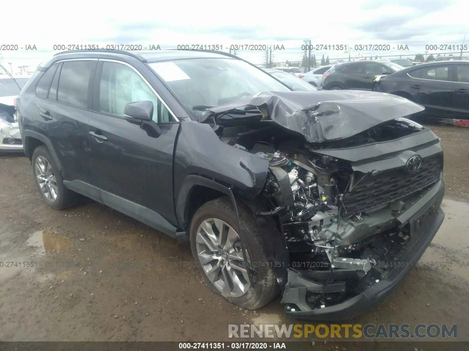 1 Photograph of a damaged car 2T3A1RFV5KW075591 TOYOTA RAV4 2019