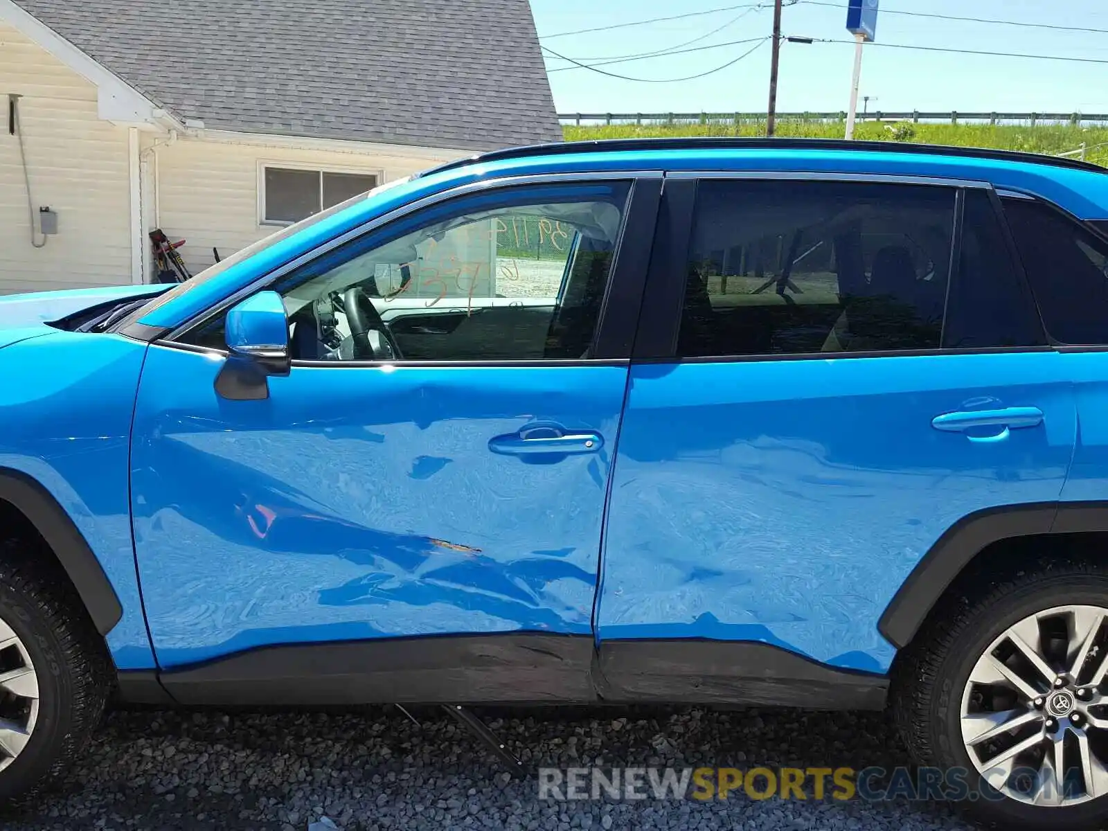 9 Photograph of a damaged car 2T3A1RFV5KW077454 TOYOTA RAV4 2019