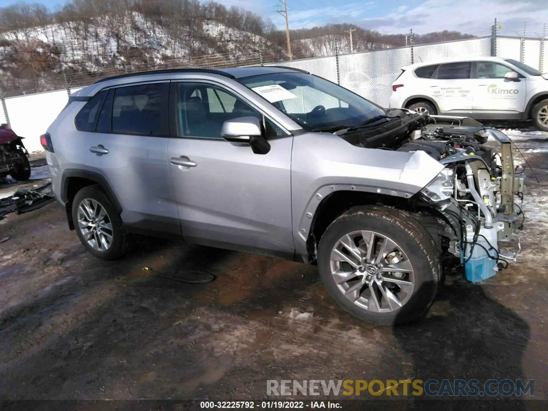 1 Photograph of a damaged car 2T3A1RFV5KW083576 TOYOTA RAV4 2019