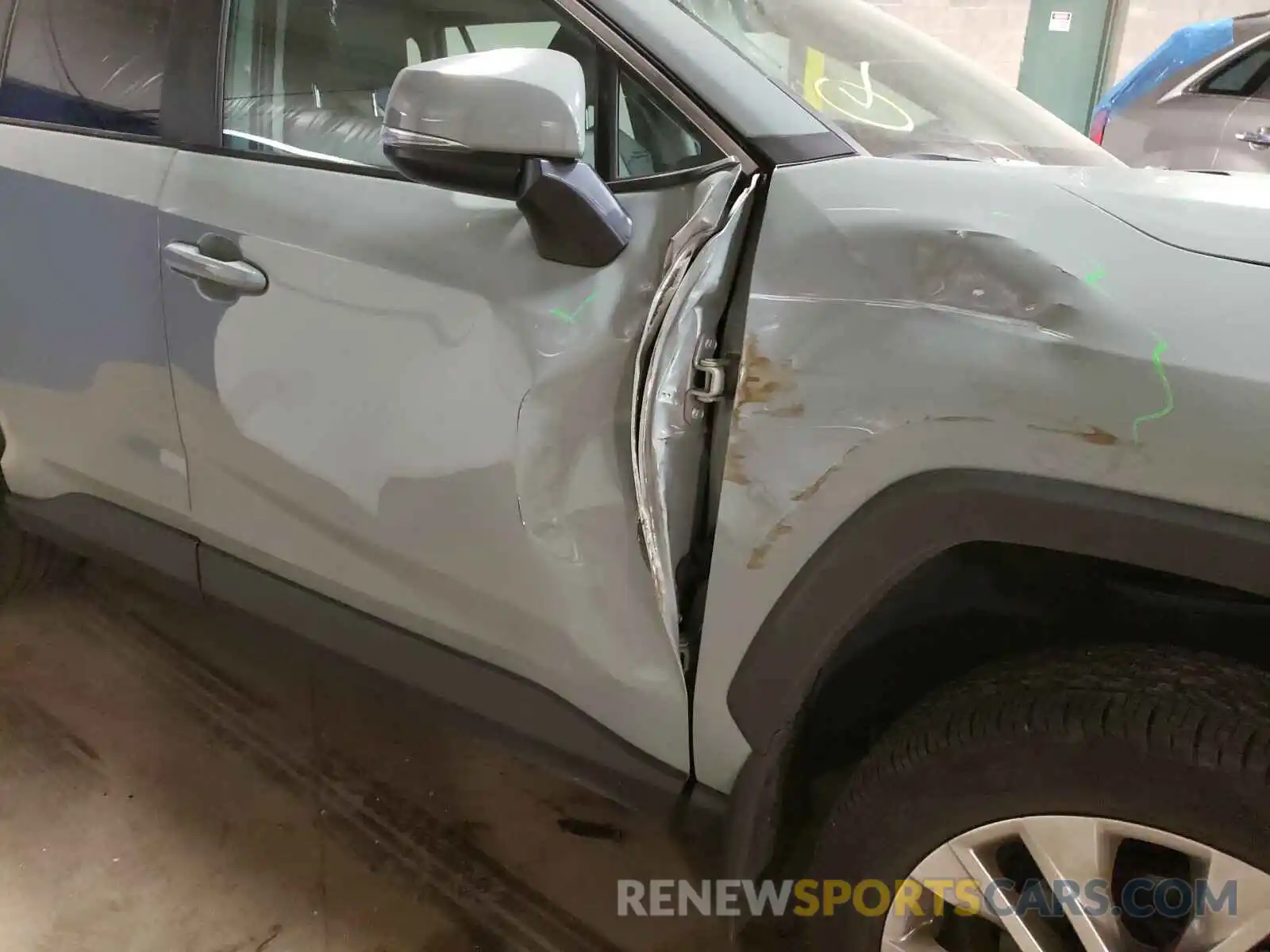 9 Photograph of a damaged car 2T3A1RFV6KC039197 TOYOTA RAV4 2019