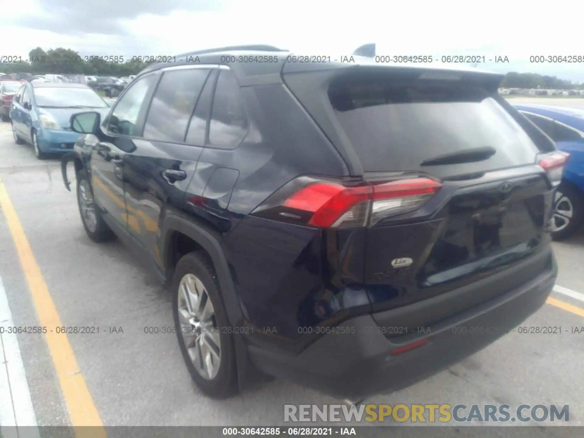 3 Фотография поврежденного автомобиля 2T3A1RFV6KC039958 TOYOTA RAV4 2019