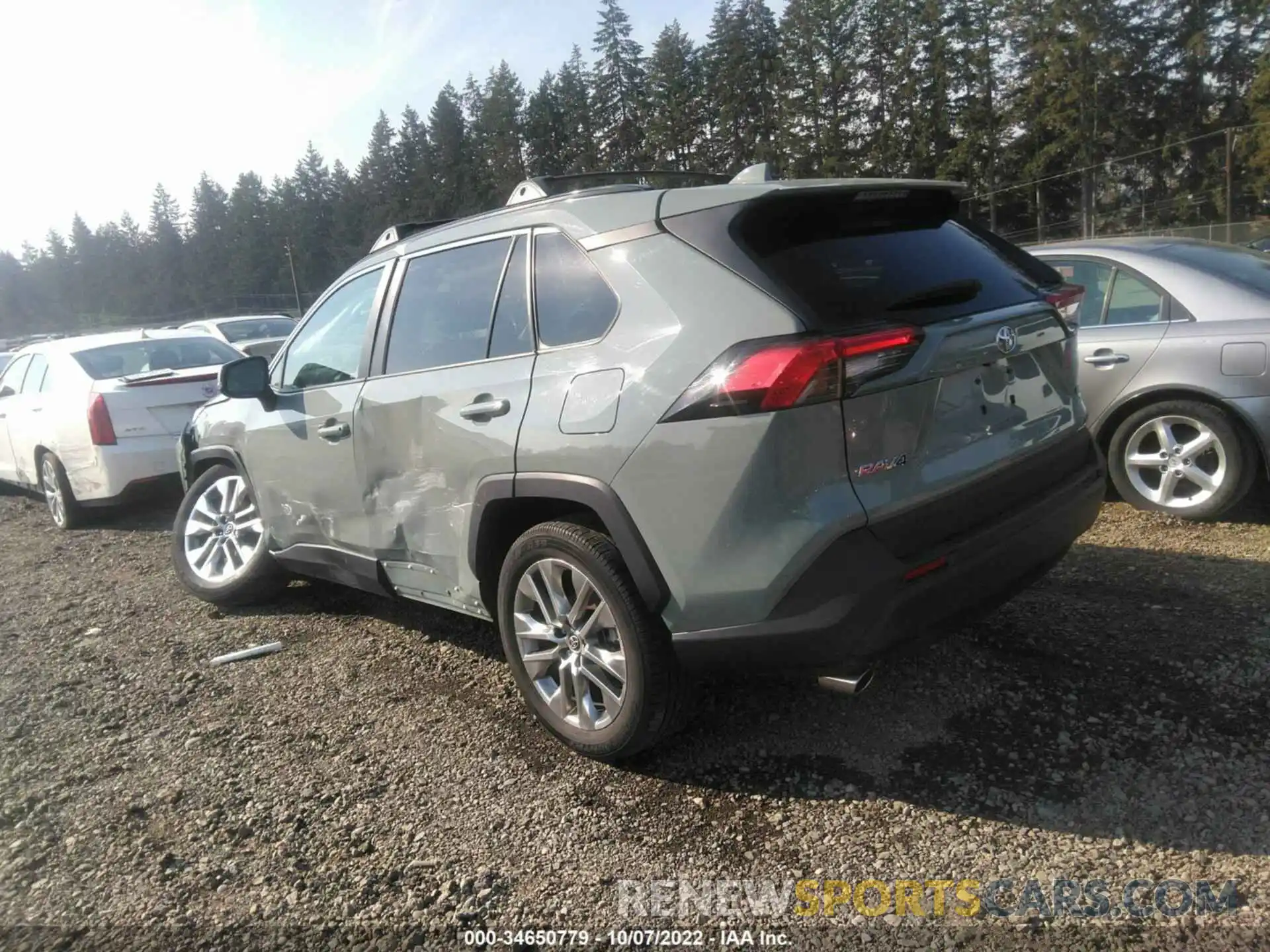 3 Photograph of a damaged car 2T3A1RFV6KW048190 TOYOTA RAV4 2019