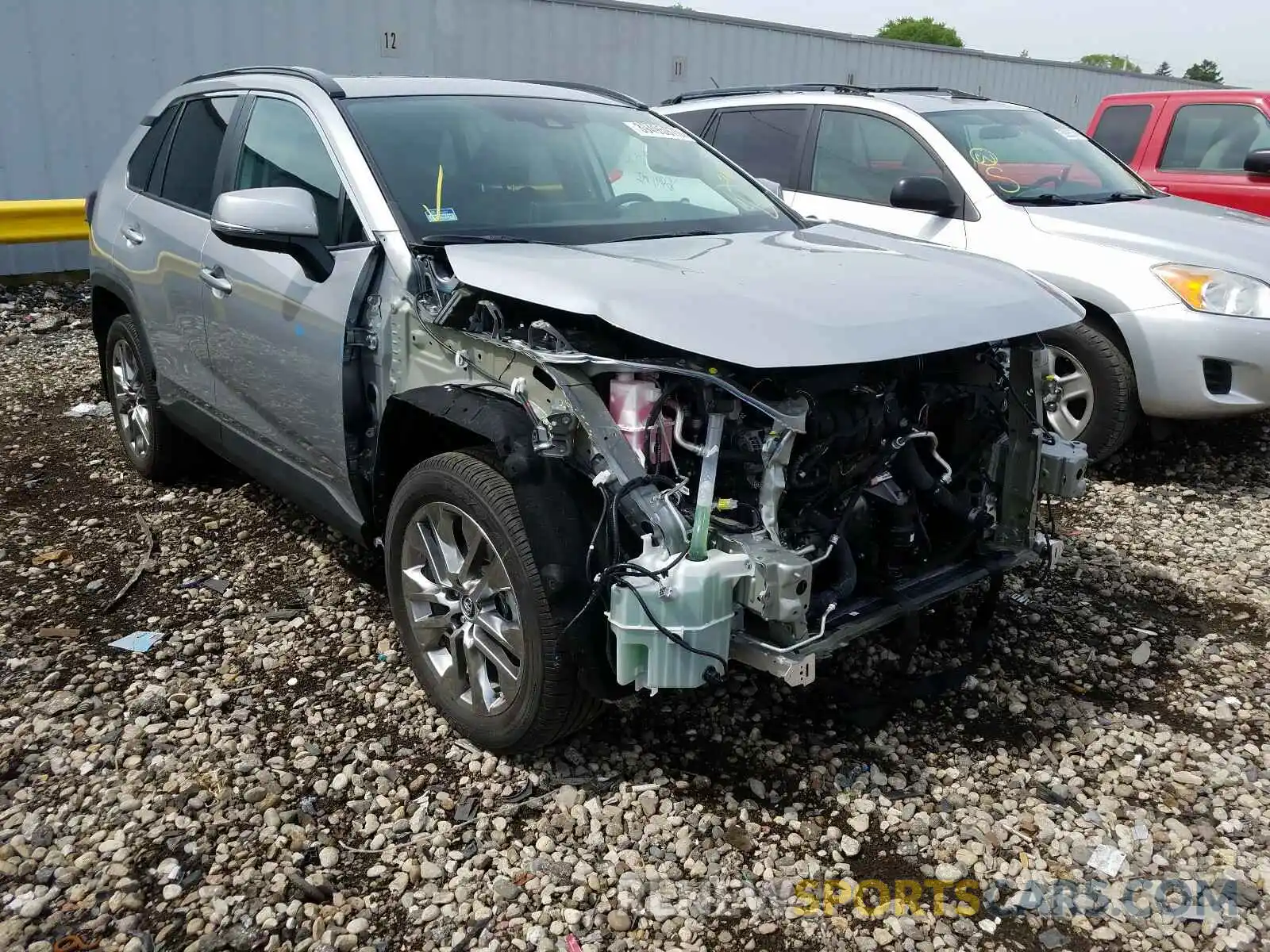 1 Photograph of a damaged car 2T3A1RFV6KW066222 TOYOTA RAV4 2019