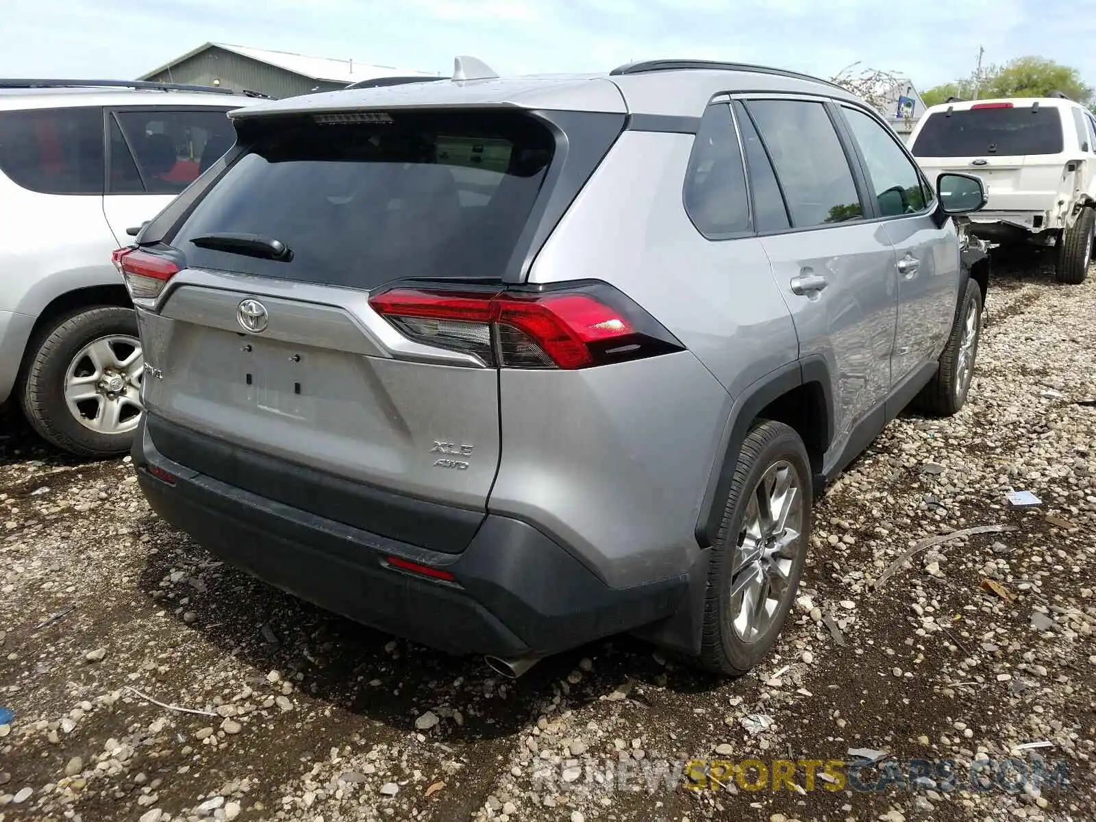 4 Photograph of a damaged car 2T3A1RFV6KW066222 TOYOTA RAV4 2019