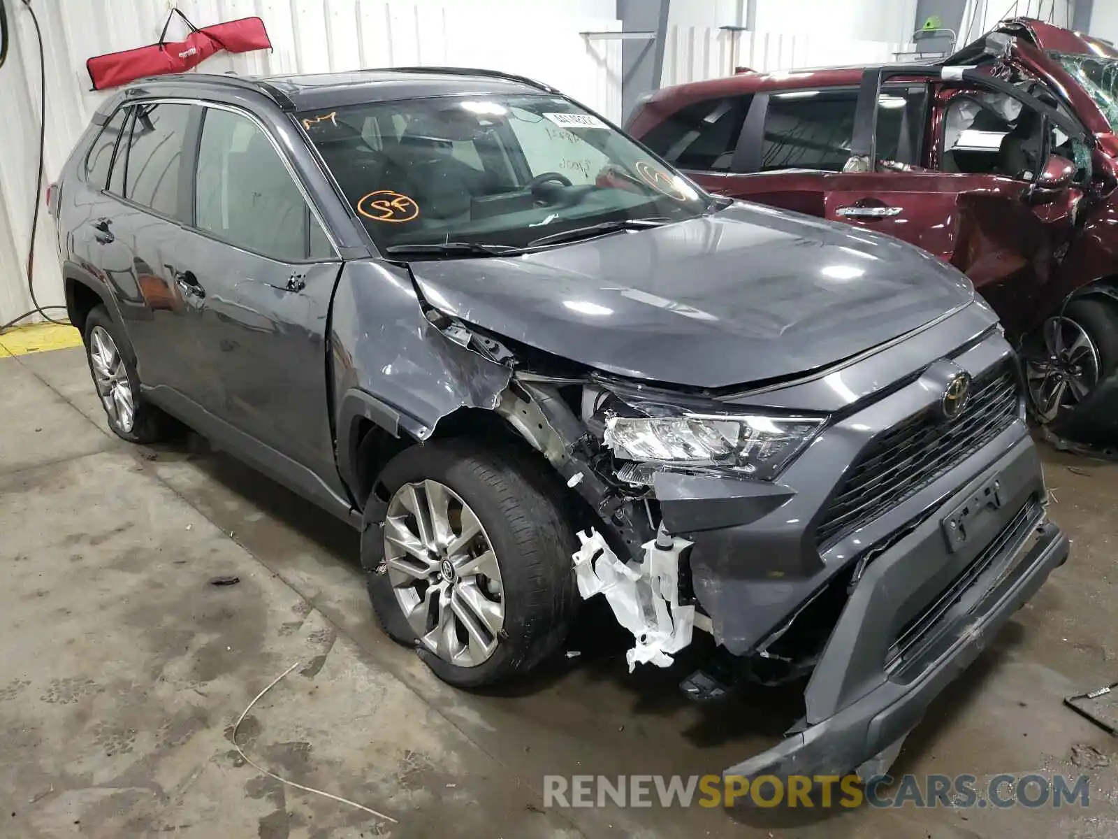 1 Photograph of a damaged car 2T3A1RFV6KW078144 TOYOTA RAV4 2019