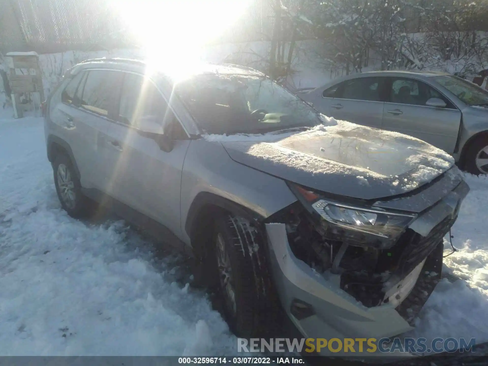 1 Photograph of a damaged car 2T3A1RFV6KW080475 TOYOTA RAV4 2019