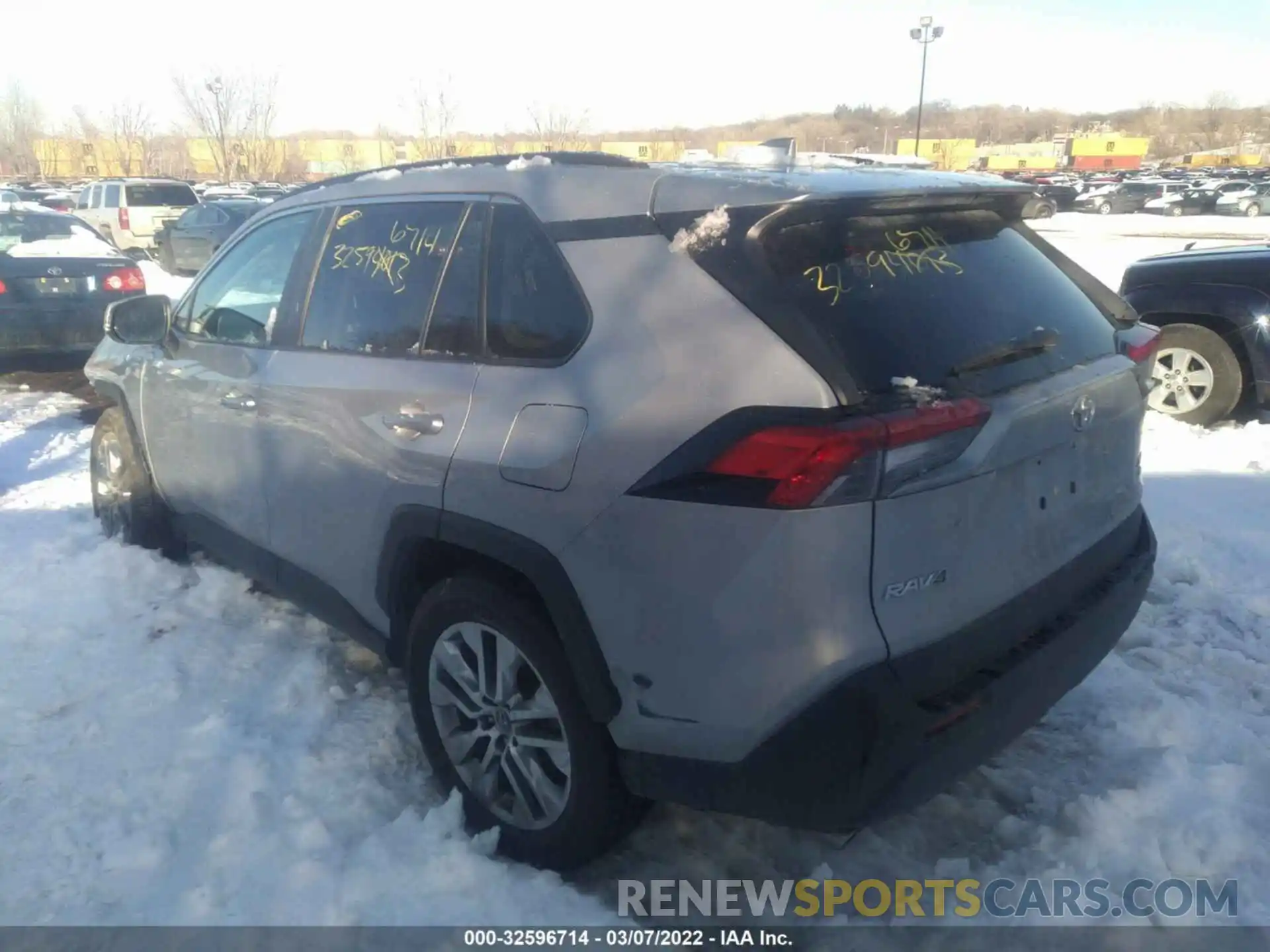 3 Photograph of a damaged car 2T3A1RFV6KW080475 TOYOTA RAV4 2019