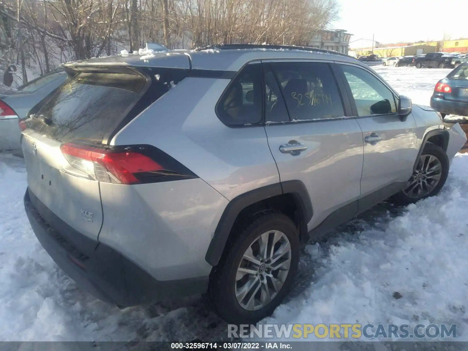 4 Photograph of a damaged car 2T3A1RFV6KW080475 TOYOTA RAV4 2019