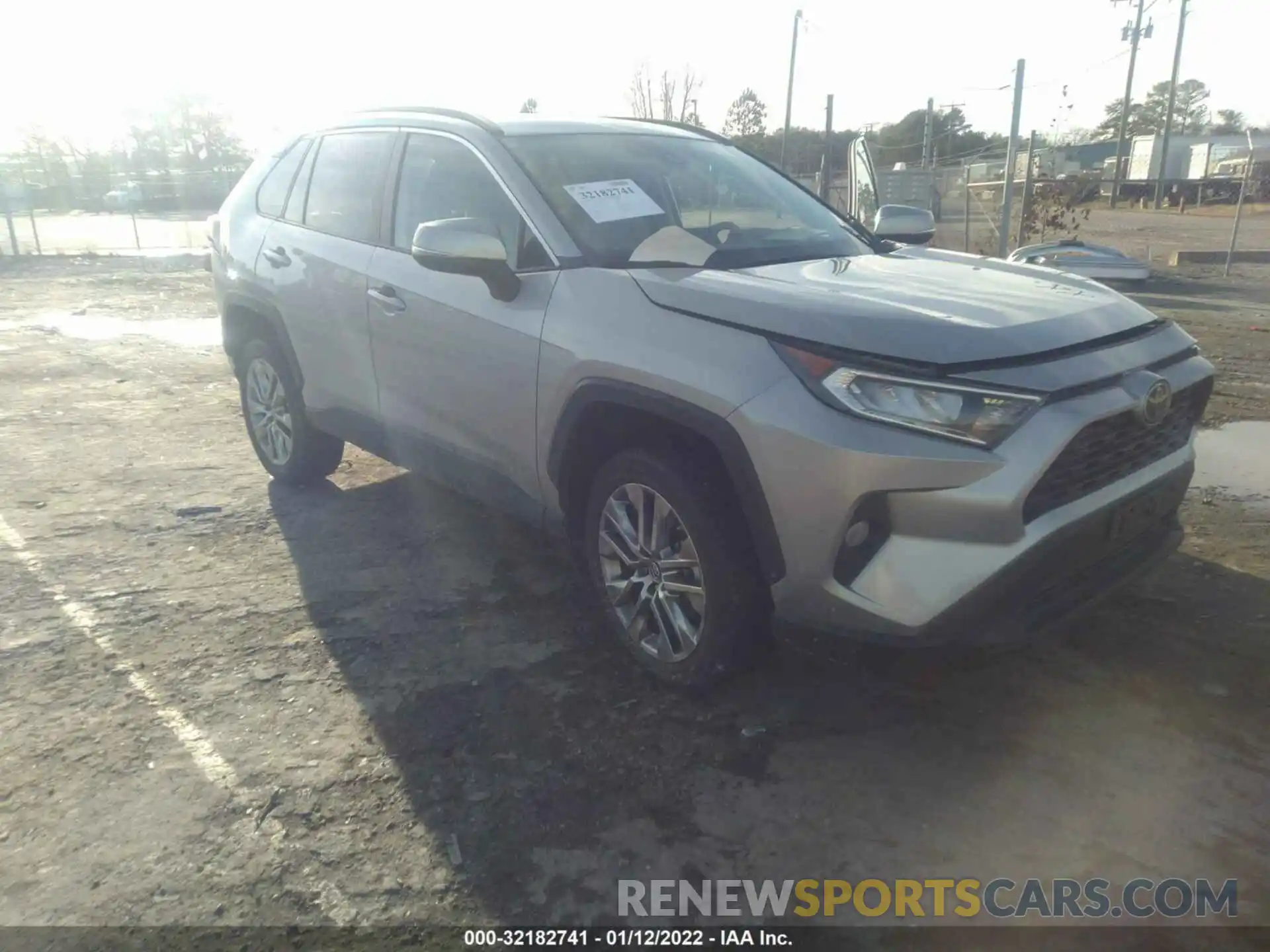 1 Photograph of a damaged car 2T3A1RFV6KW080735 TOYOTA RAV4 2019