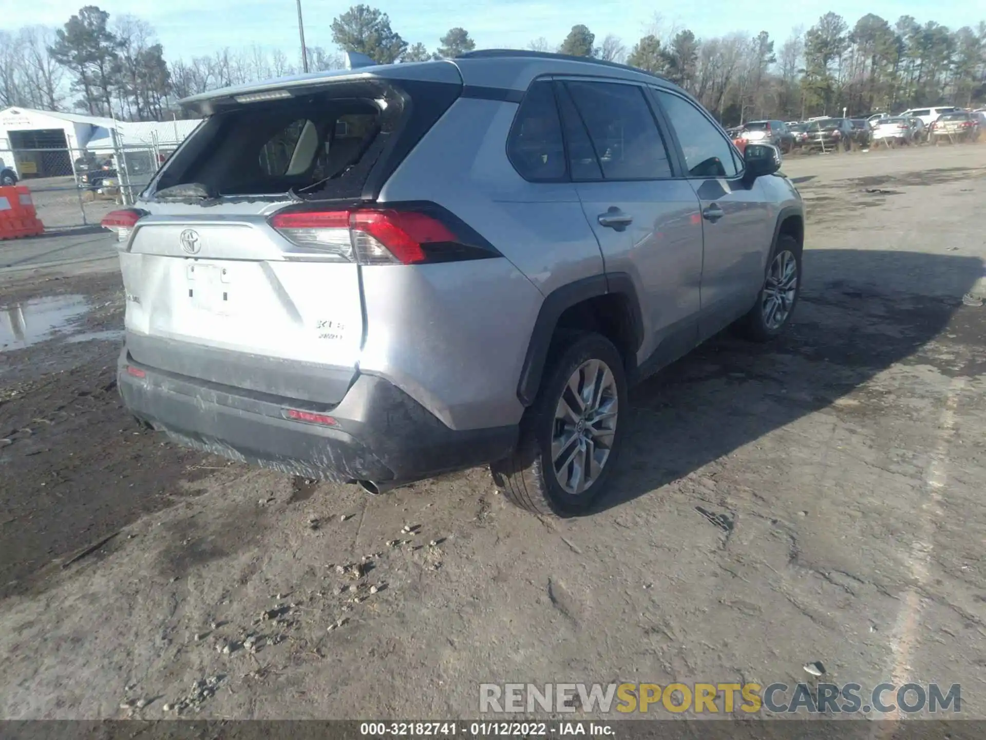 4 Photograph of a damaged car 2T3A1RFV6KW080735 TOYOTA RAV4 2019