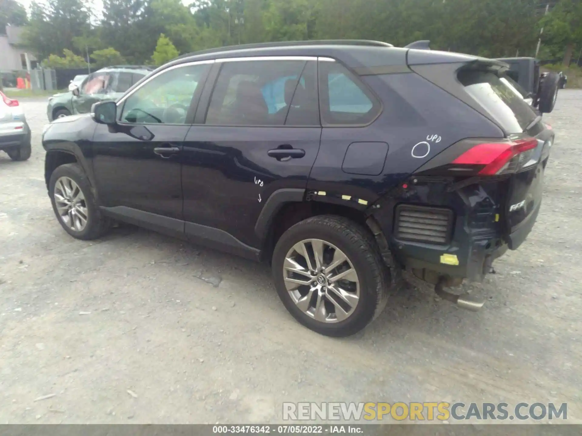 3 Photograph of a damaged car 2T3A1RFV7KC035482 TOYOTA RAV4 2019