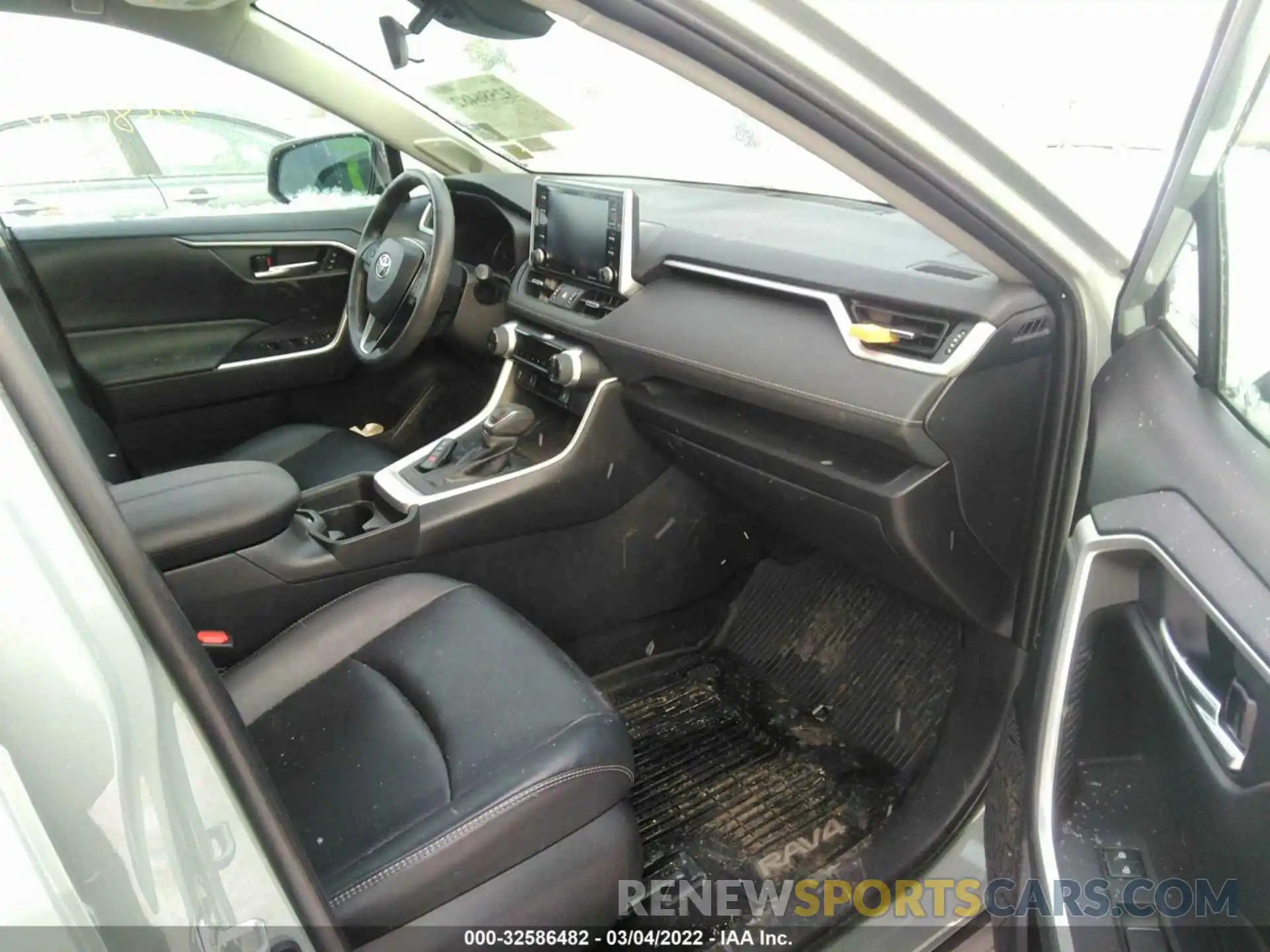 5 Photograph of a damaged car 2T3A1RFV7KC057644 TOYOTA RAV4 2019