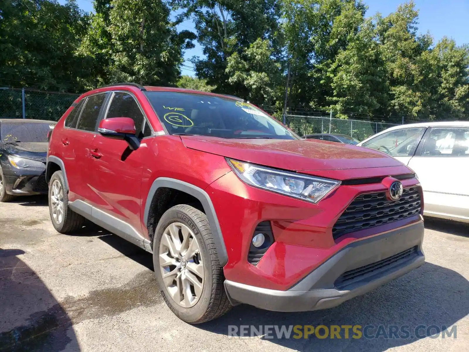 1 Photograph of a damaged car 2T3A1RFV7KW002464 TOYOTA RAV4 2019