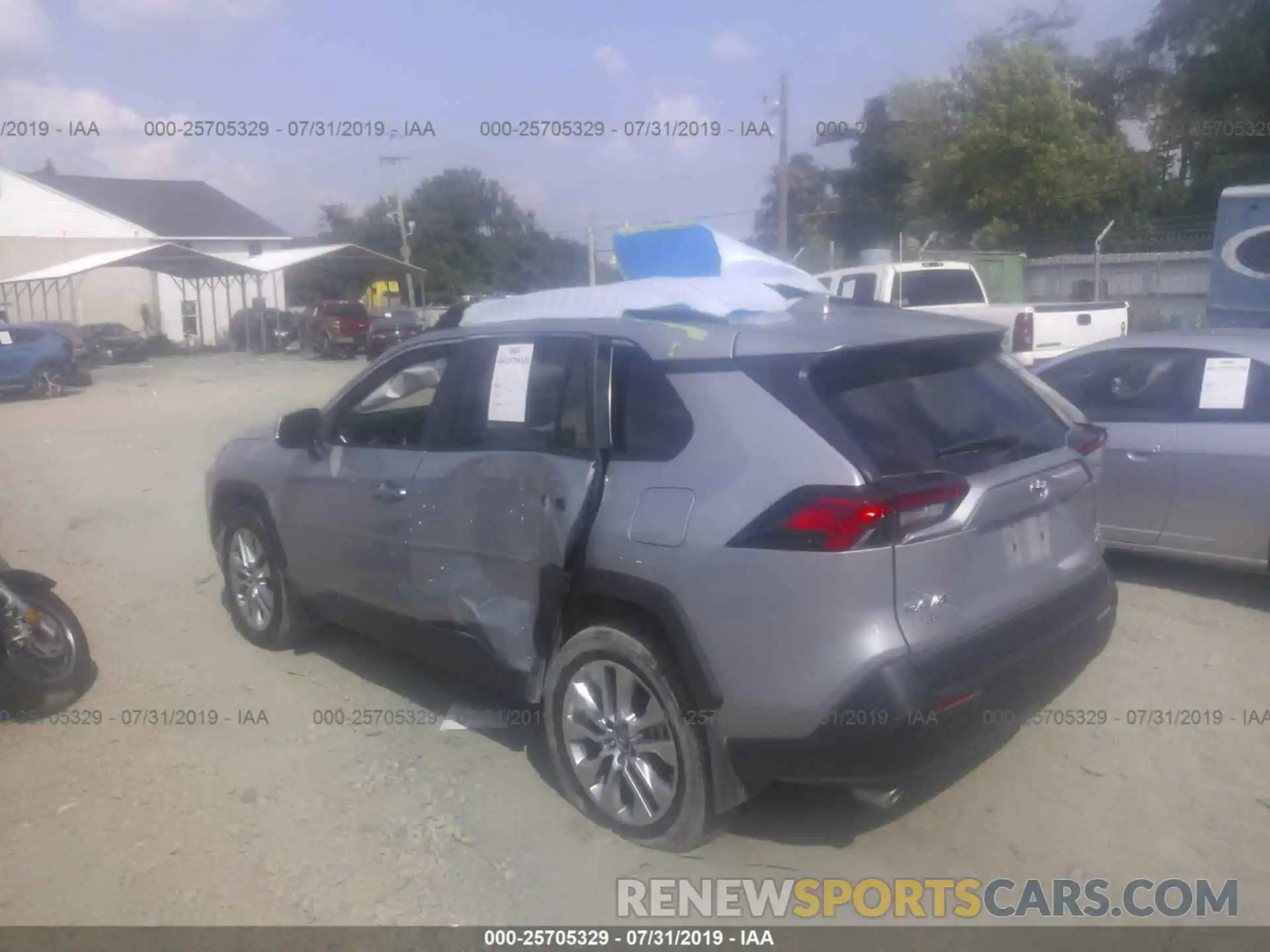 3 Photograph of a damaged car 2T3A1RFV7KW011262 TOYOTA RAV4 2019