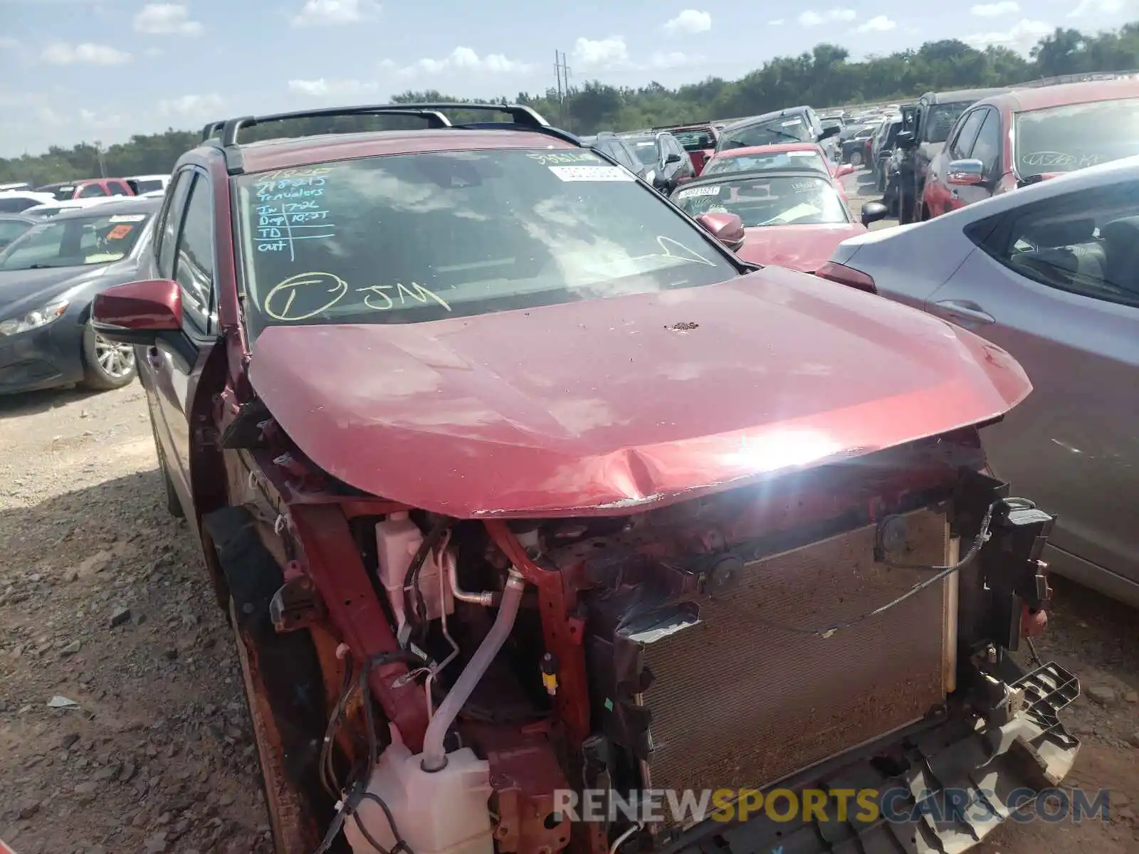 1 Photograph of a damaged car 2T3A1RFV7KW020592 TOYOTA RAV4 2019