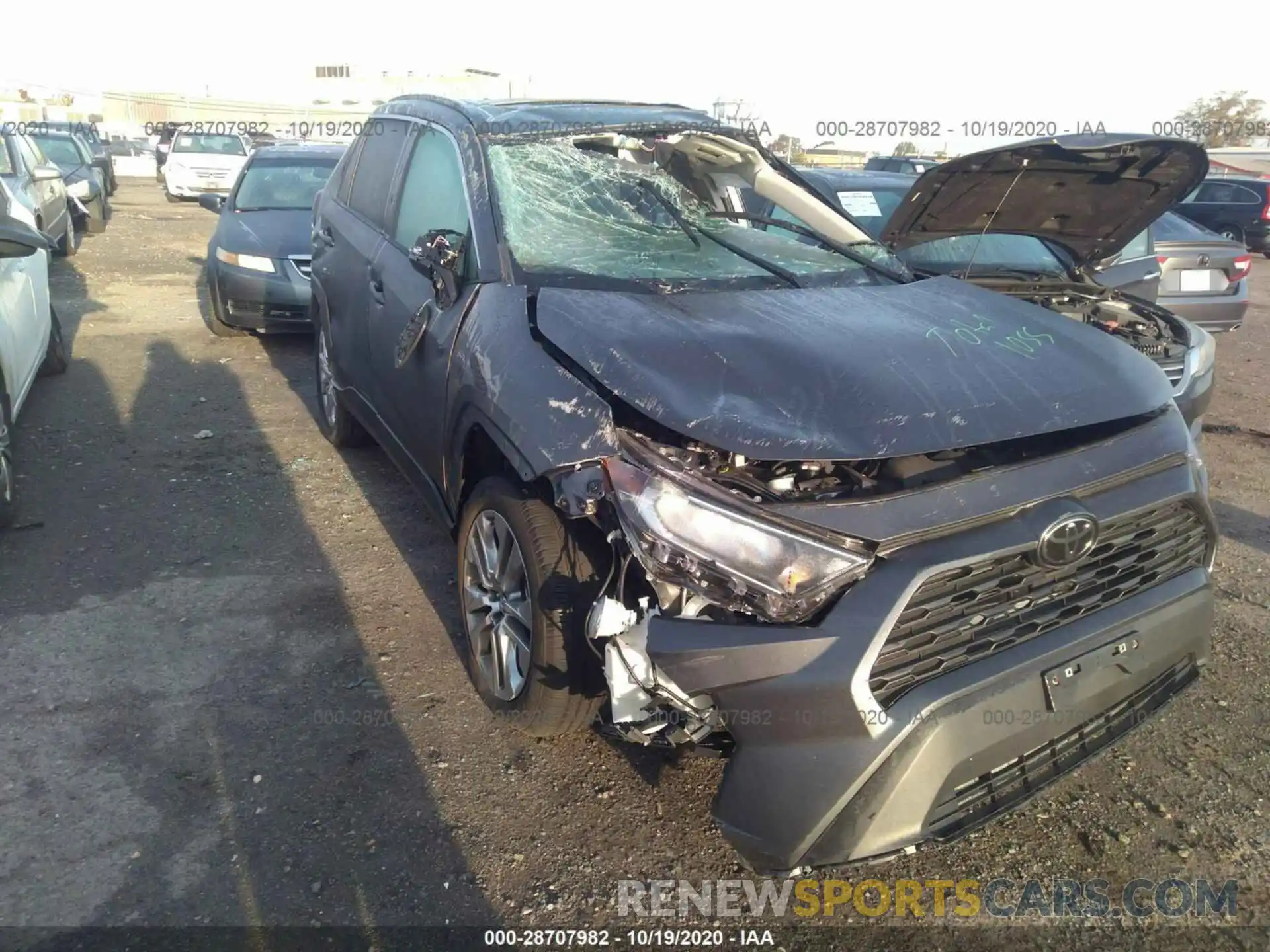 1 Photograph of a damaged car 2T3A1RFV7KW060798 TOYOTA RAV4 2019