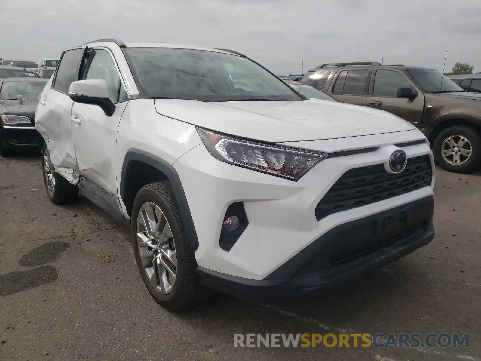 1 Photograph of a damaged car 2T3A1RFV7KW069095 TOYOTA RAV4 2019