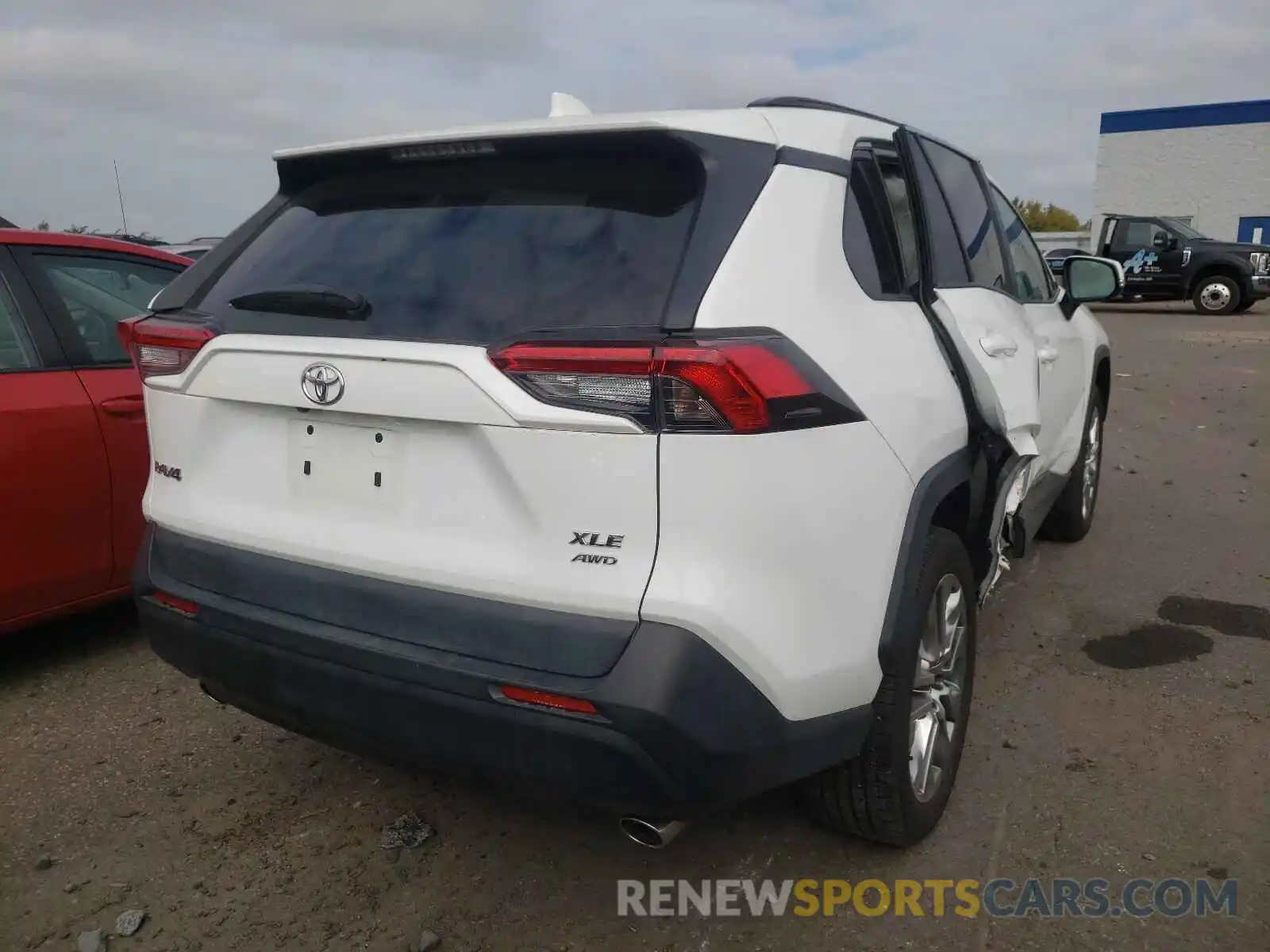 4 Photograph of a damaged car 2T3A1RFV7KW069095 TOYOTA RAV4 2019