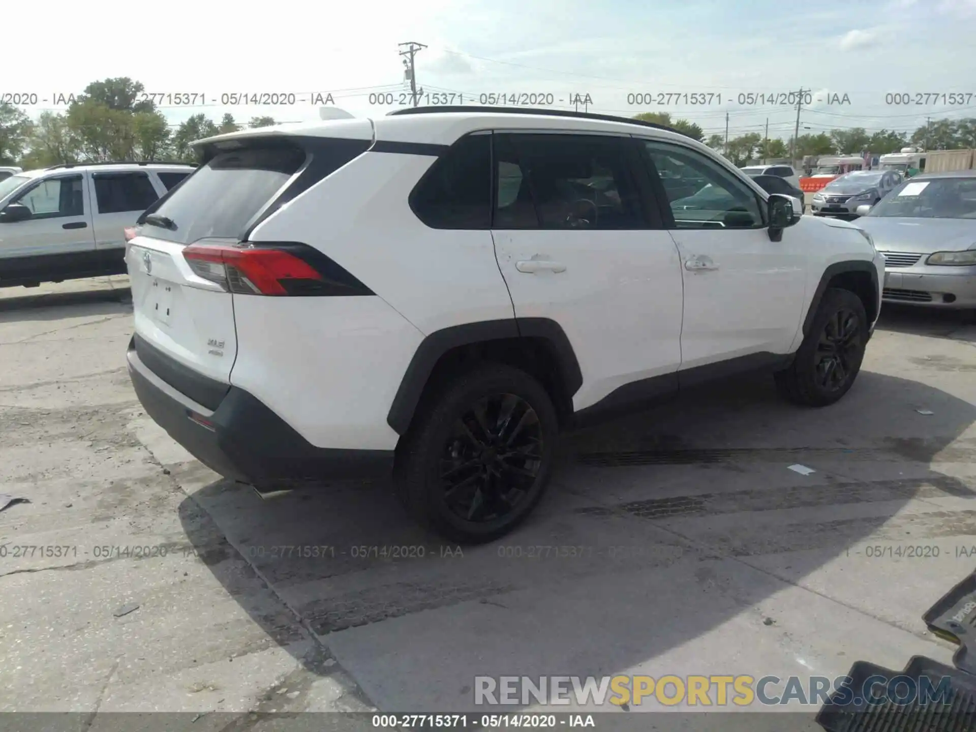 4 Photograph of a damaged car 2T3A1RFV7KW072708 TOYOTA RAV4 2019