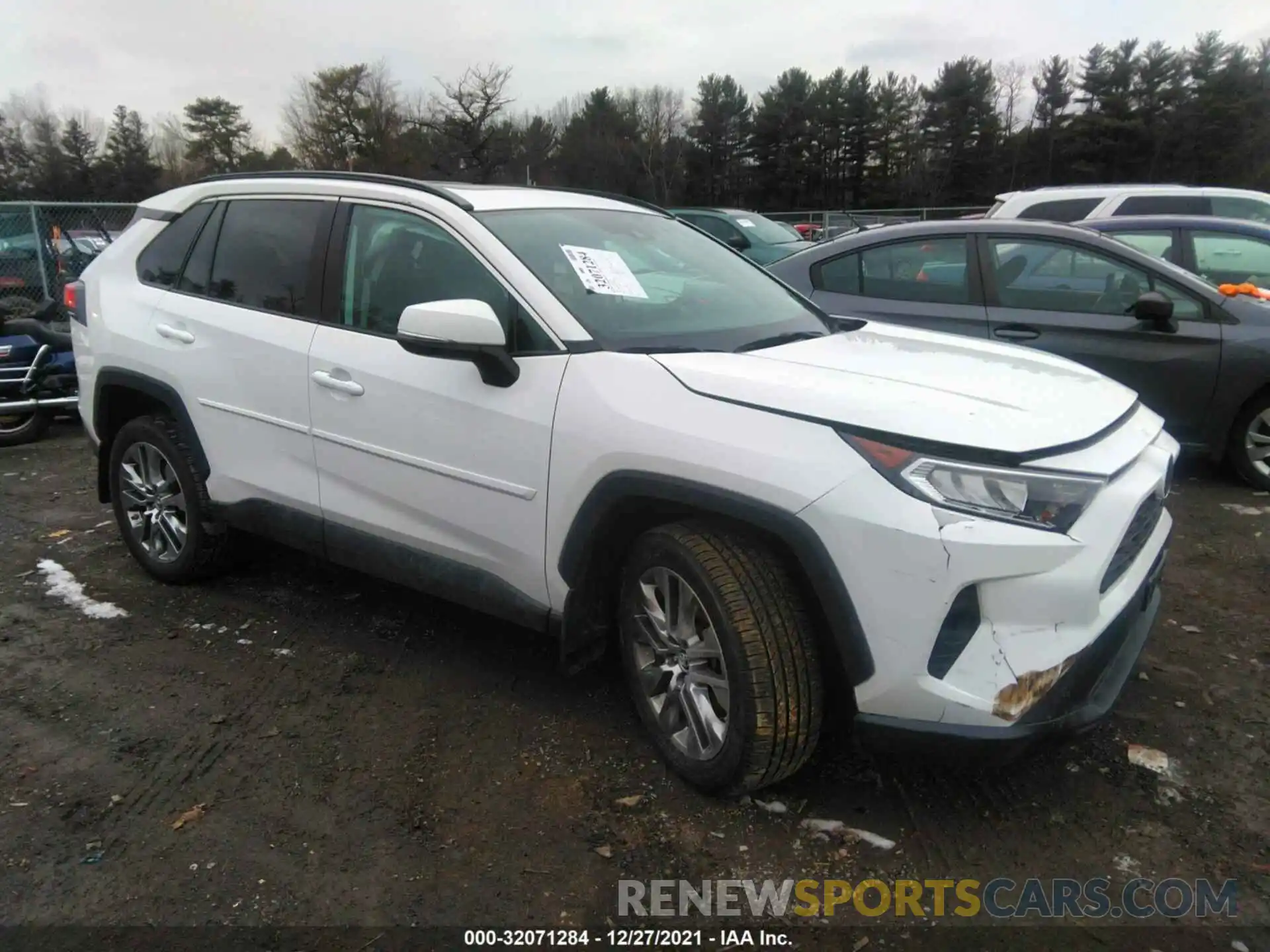 1 Photograph of a damaged car 2T3A1RFV7KW080274 TOYOTA RAV4 2019