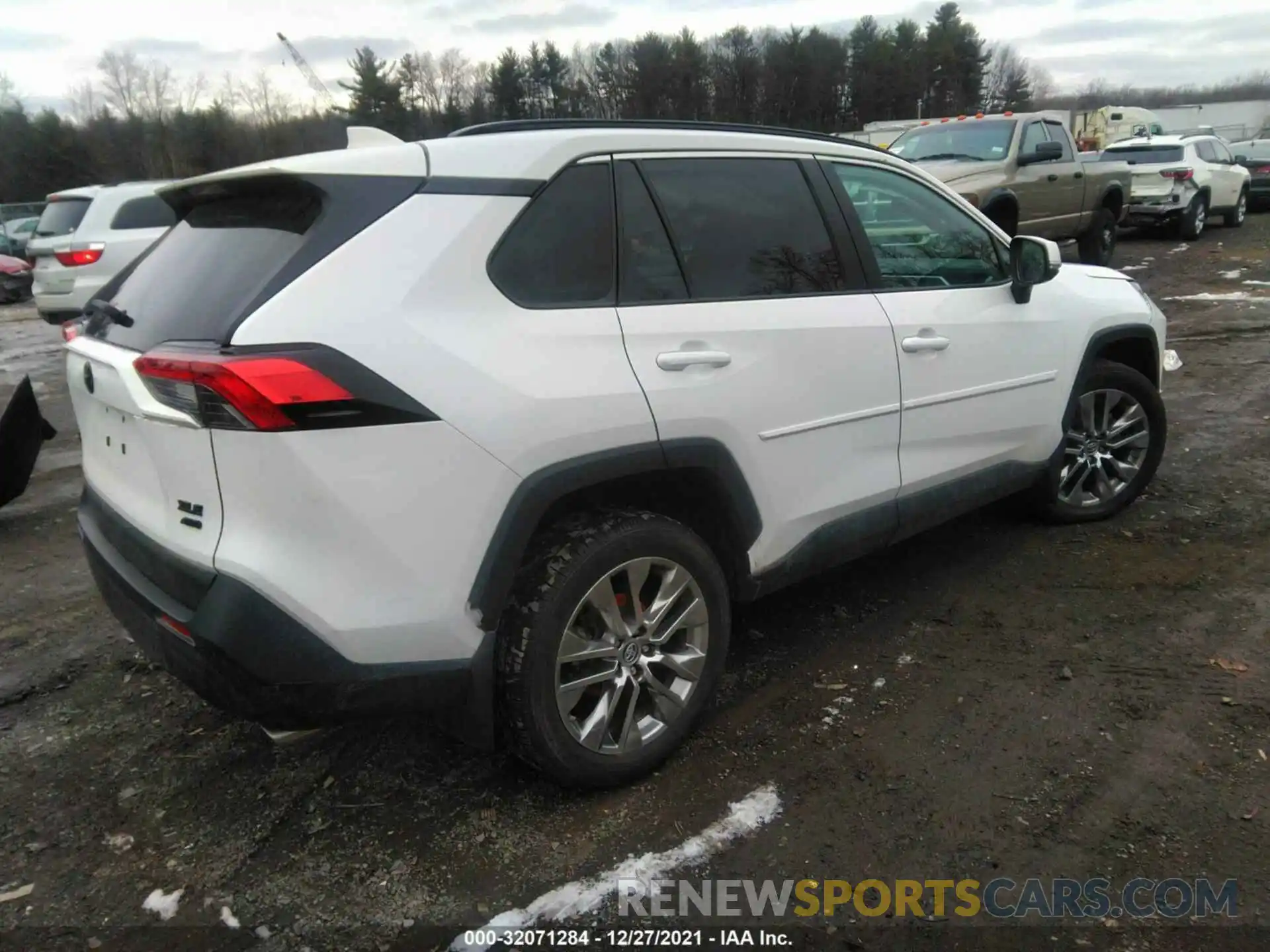 4 Photograph of a damaged car 2T3A1RFV7KW080274 TOYOTA RAV4 2019