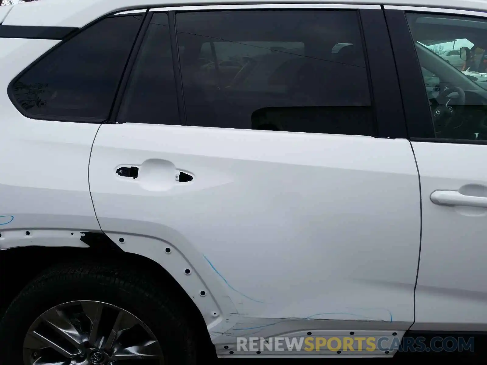 6 Photograph of a damaged car 2T3A1RFV8KC036334 TOYOTA RAV4 2019