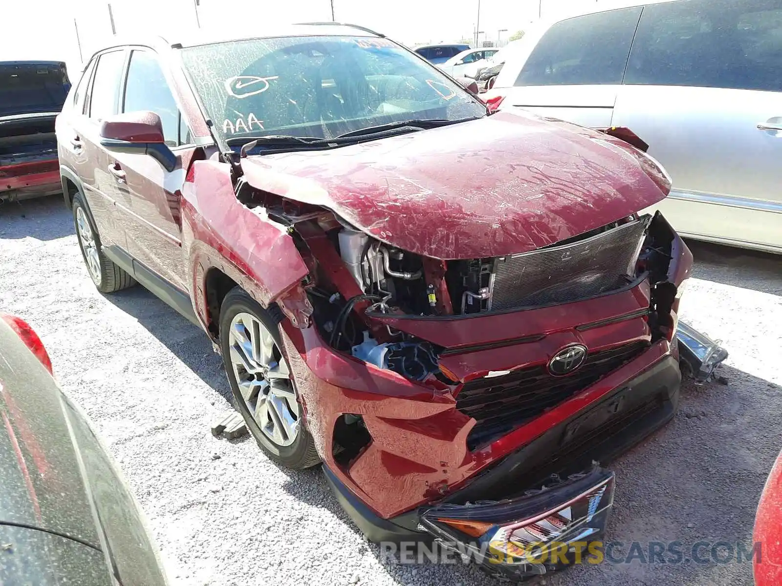 1 Photograph of a damaged car 2T3A1RFV8KC046491 TOYOTA RAV4 2019