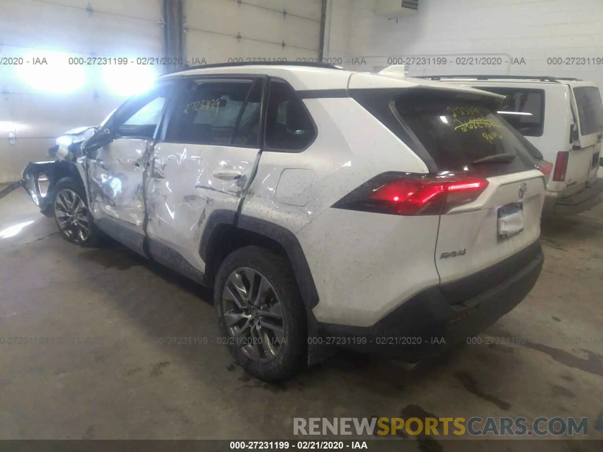 3 Photograph of a damaged car 2T3A1RFV8KW061281 TOYOTA RAV4 2019