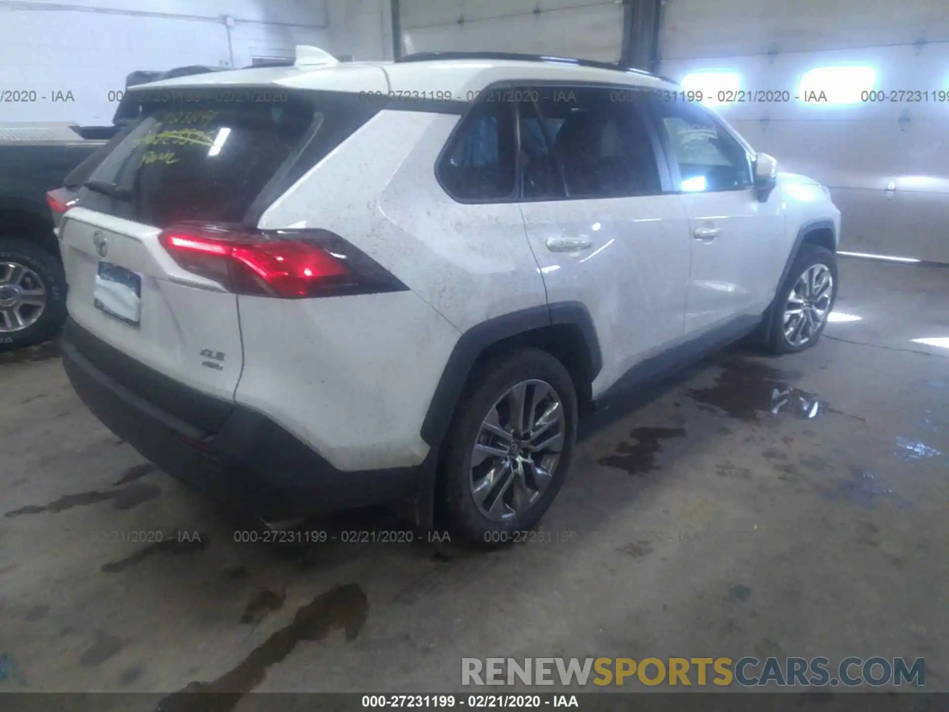 4 Photograph of a damaged car 2T3A1RFV8KW061281 TOYOTA RAV4 2019