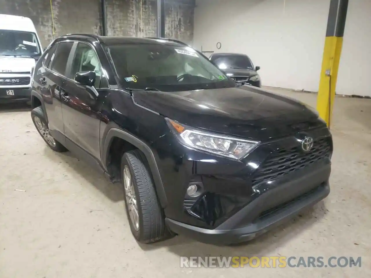 1 Photograph of a damaged car 2T3A1RFV8KW061801 TOYOTA RAV4 2019