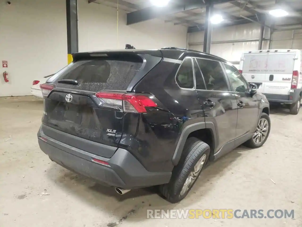 4 Photograph of a damaged car 2T3A1RFV8KW061801 TOYOTA RAV4 2019