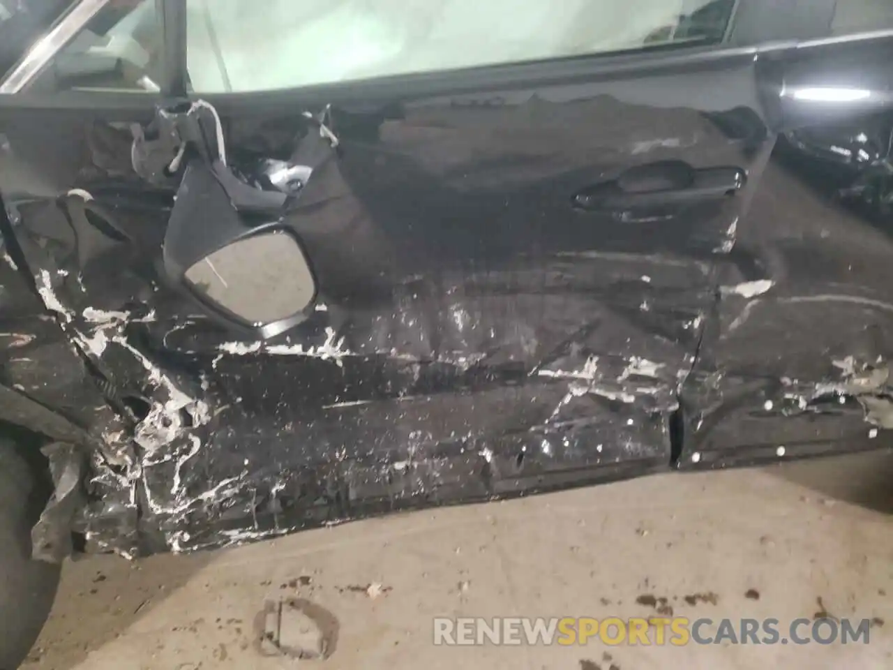 9 Photograph of a damaged car 2T3A1RFV8KW061801 TOYOTA RAV4 2019