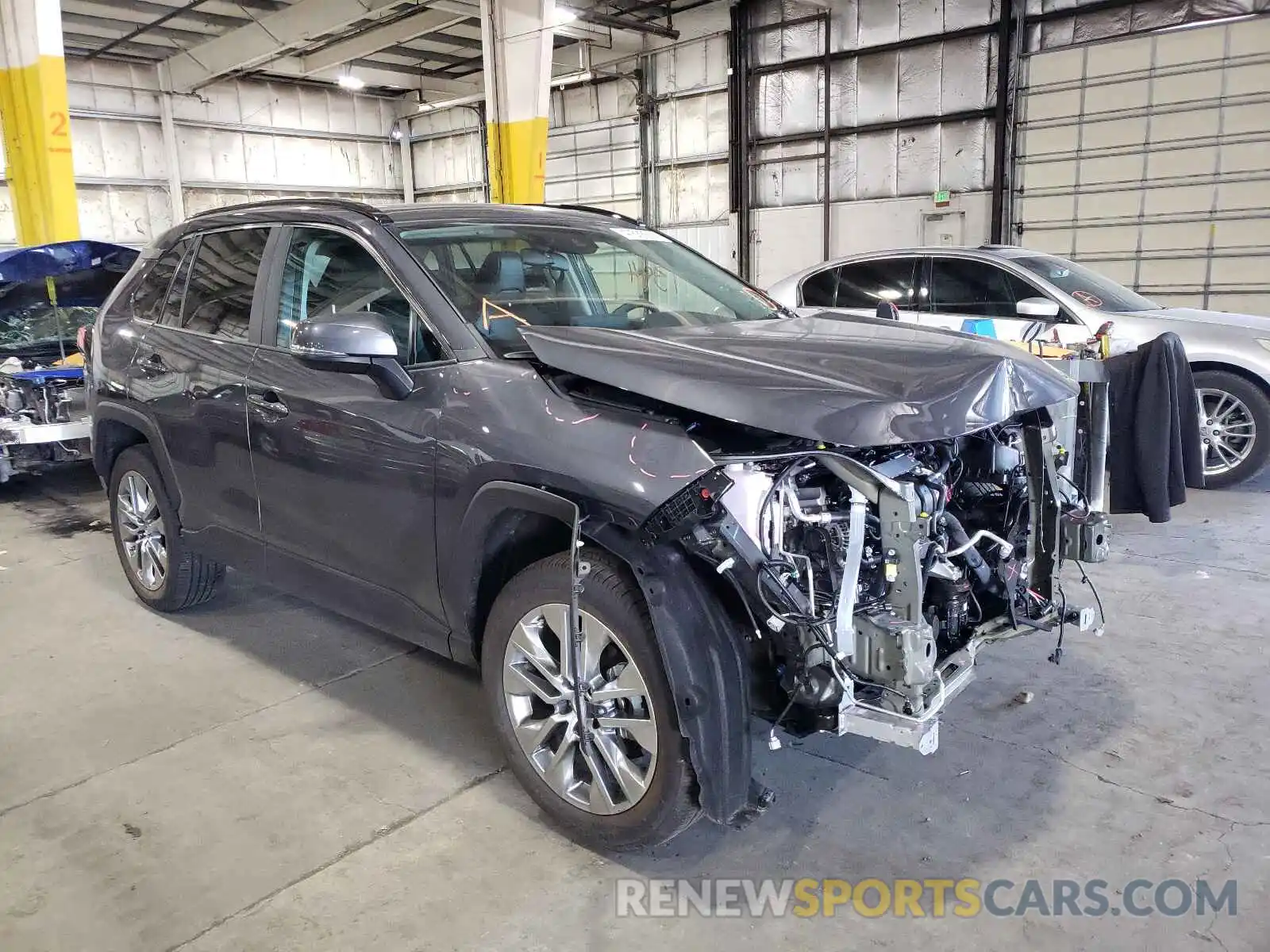 1 Photograph of a damaged car 2T3A1RFV8KW068151 TOYOTA RAV4 2019