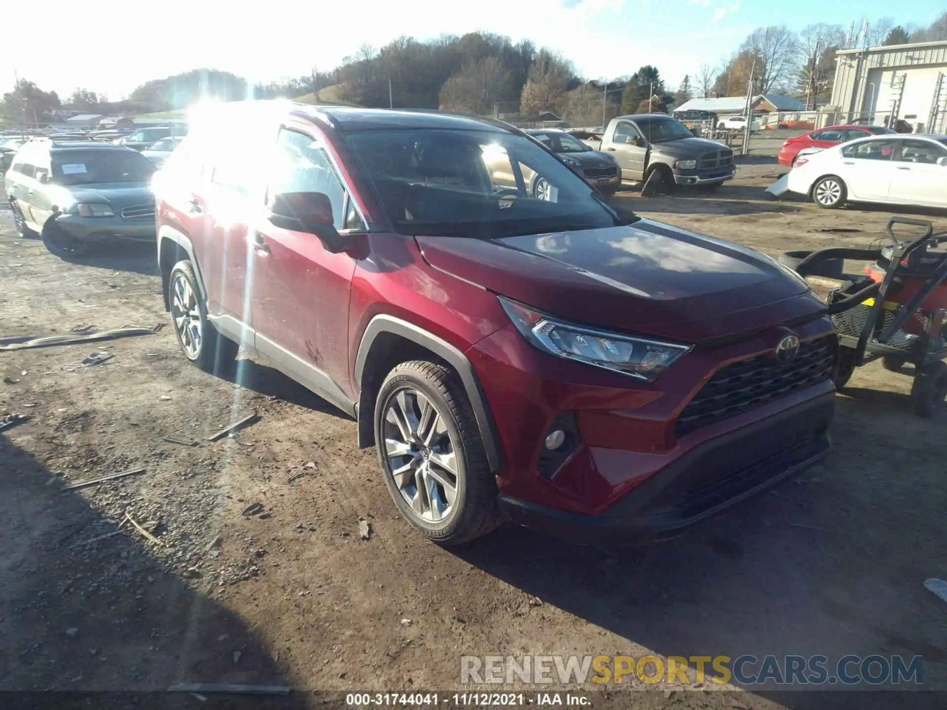 1 Photograph of a damaged car 2T3A1RFV8KW072829 TOYOTA RAV4 2019