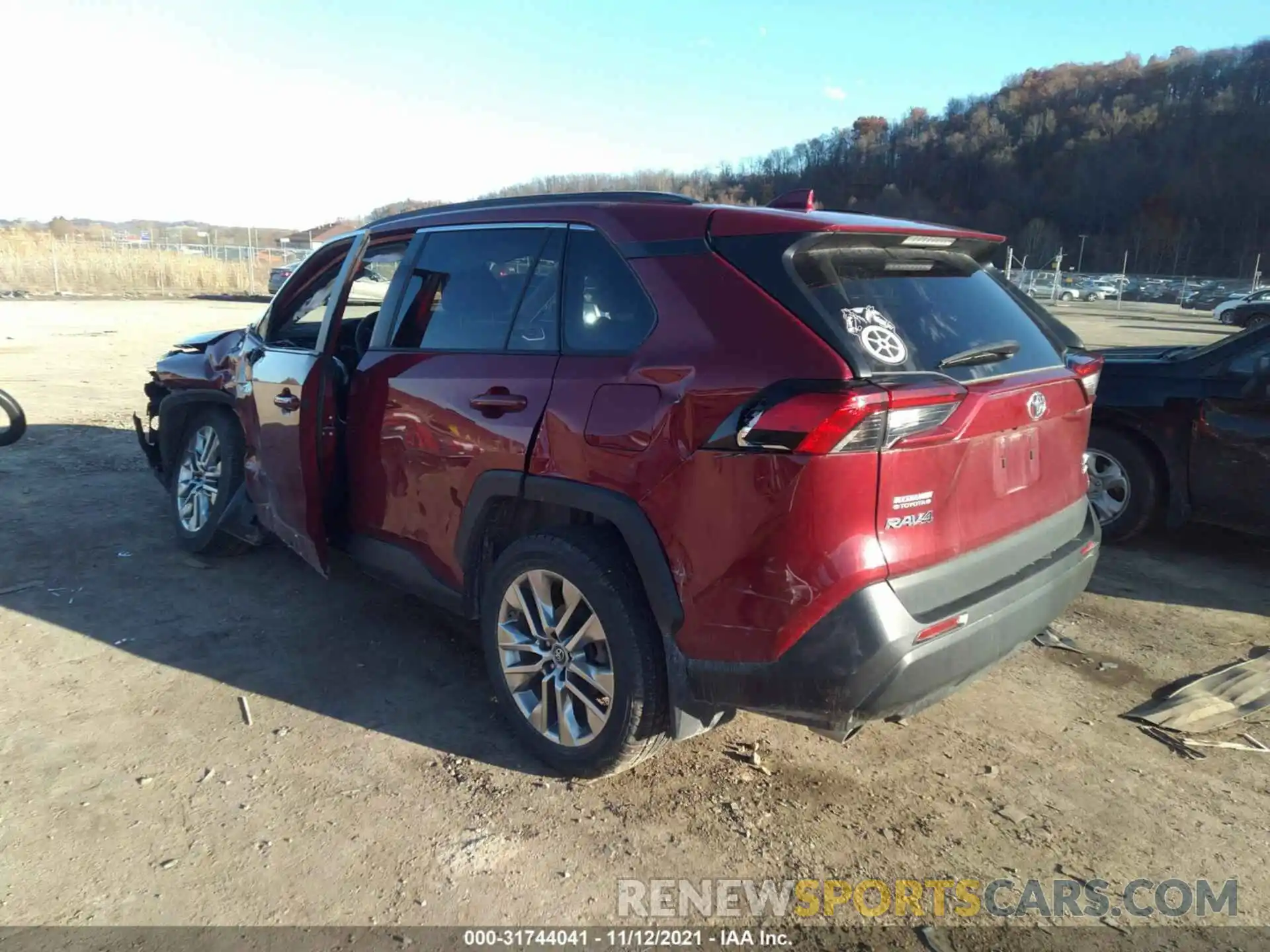 3 Photograph of a damaged car 2T3A1RFV8KW072829 TOYOTA RAV4 2019