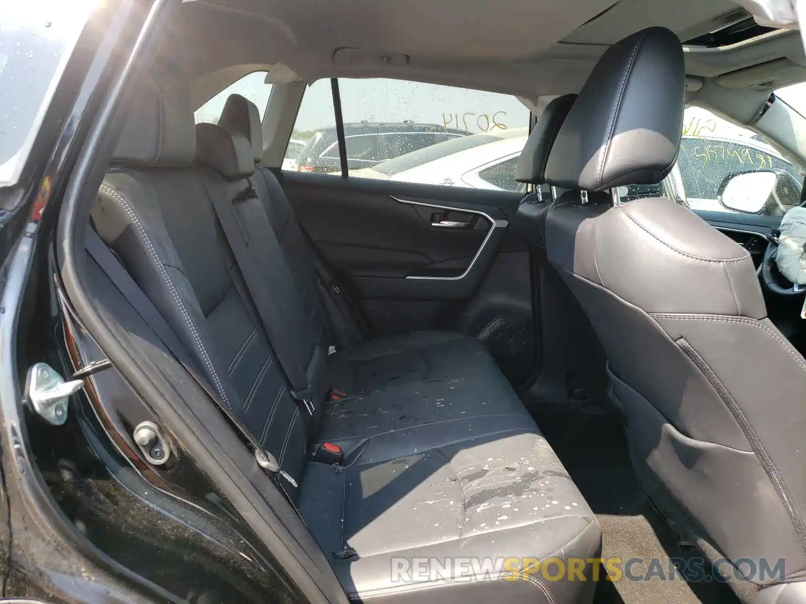 6 Photograph of a damaged car 2T3A1RFV8KW075388 TOYOTA RAV4 2019