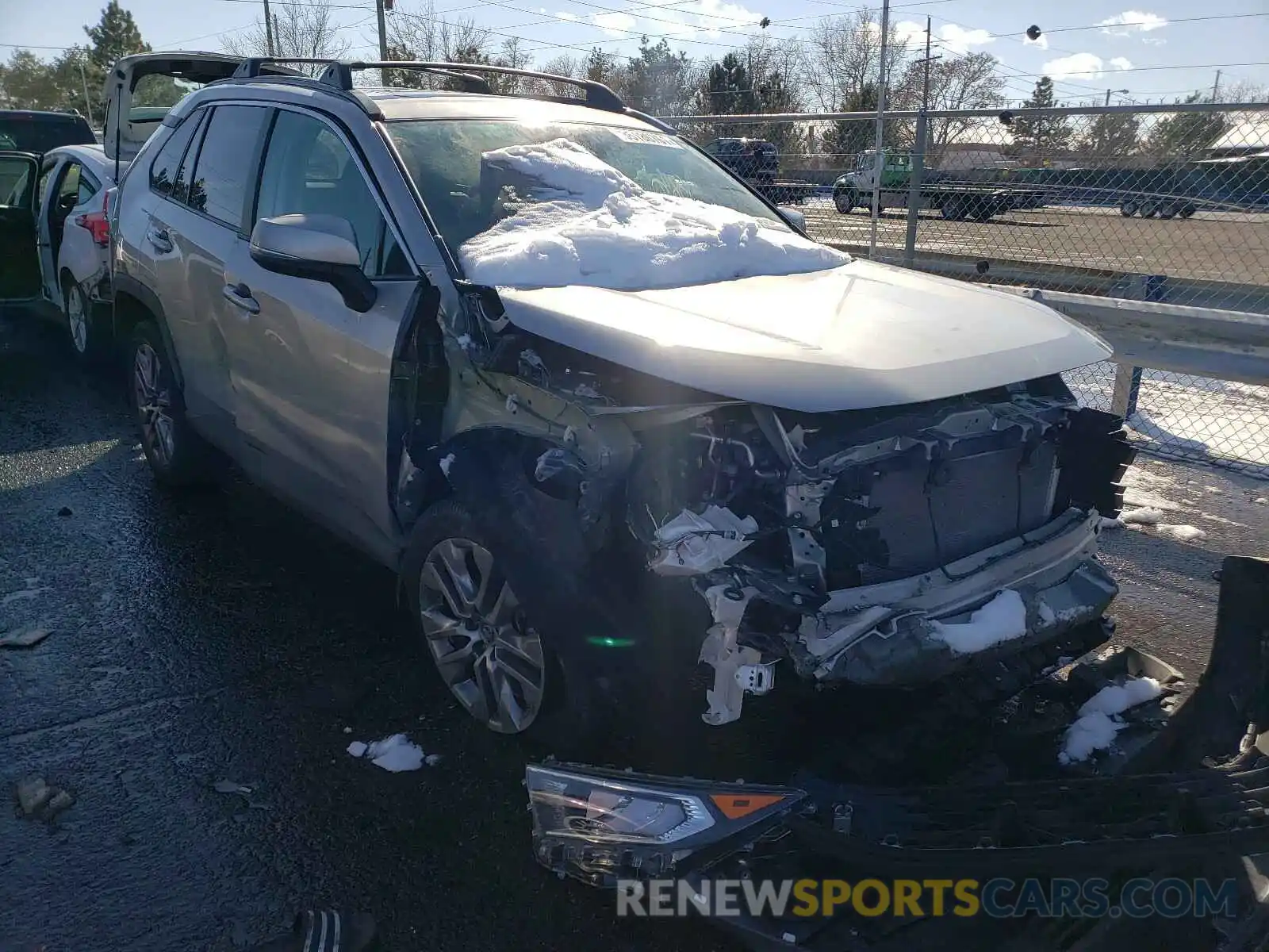 1 Photograph of a damaged car 2T3A1RFV8KW077660 TOYOTA RAV4 2019