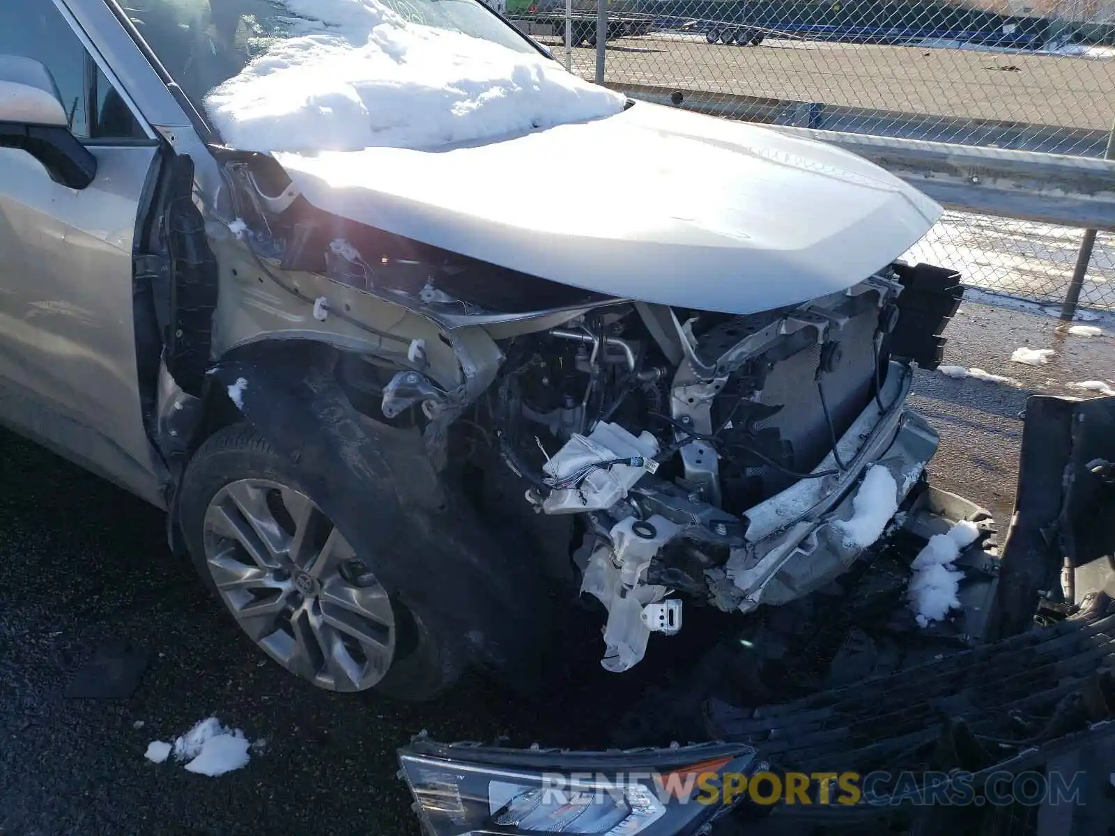 9 Photograph of a damaged car 2T3A1RFV8KW077660 TOYOTA RAV4 2019